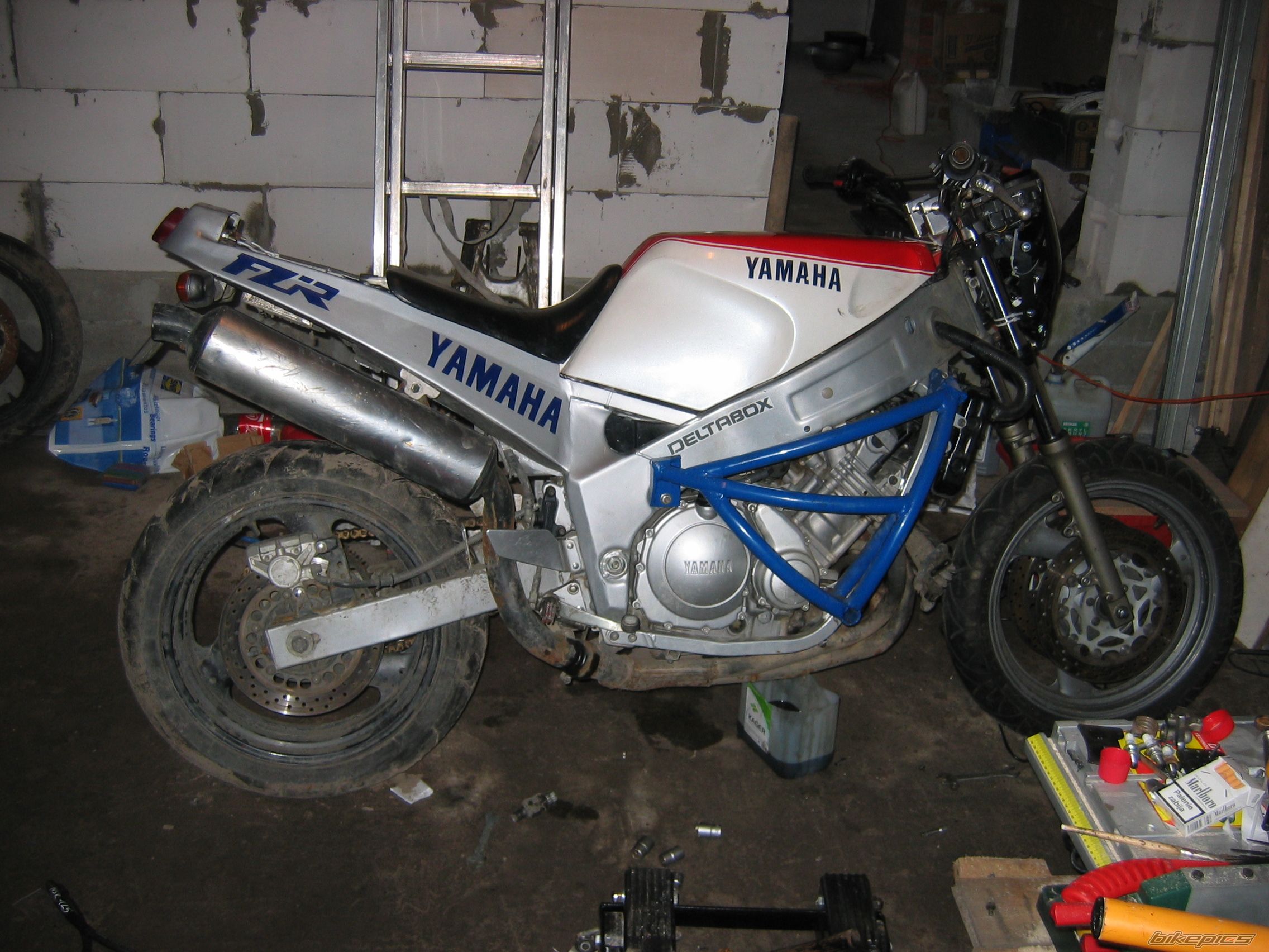 1992 YAMAHA FZR 600 | Picture 1604002 motorcycle photo