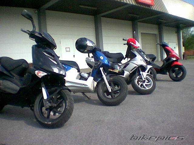 1996 PIAGGIO ZIP | Picture 161997 motorcycle photo