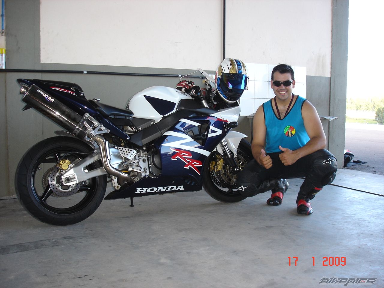 2002 HONDA CBR 900 | Picture 1620750 motorcycle photo