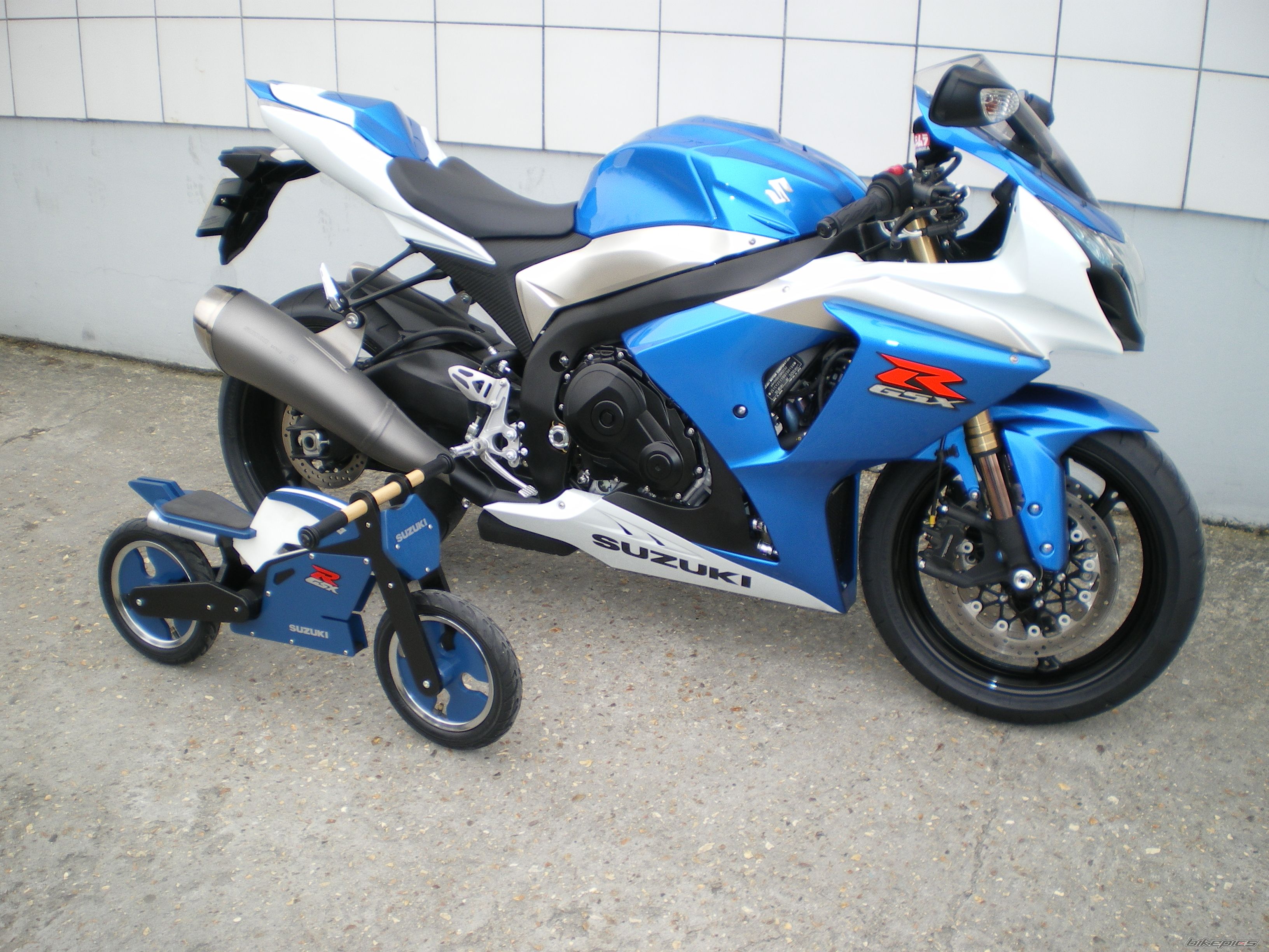2009 SUZUKI GSX R 1000 | Picture 1621813 motorcycle photo
