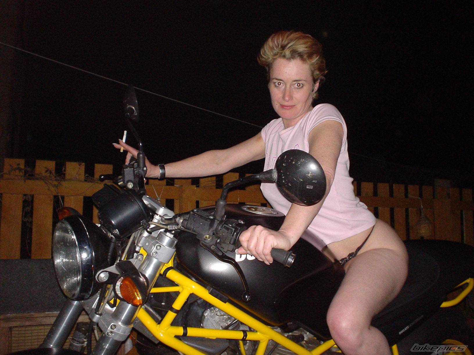 2000 DUCATI MONSTER 600 | Picture 162310 motorcycle photo