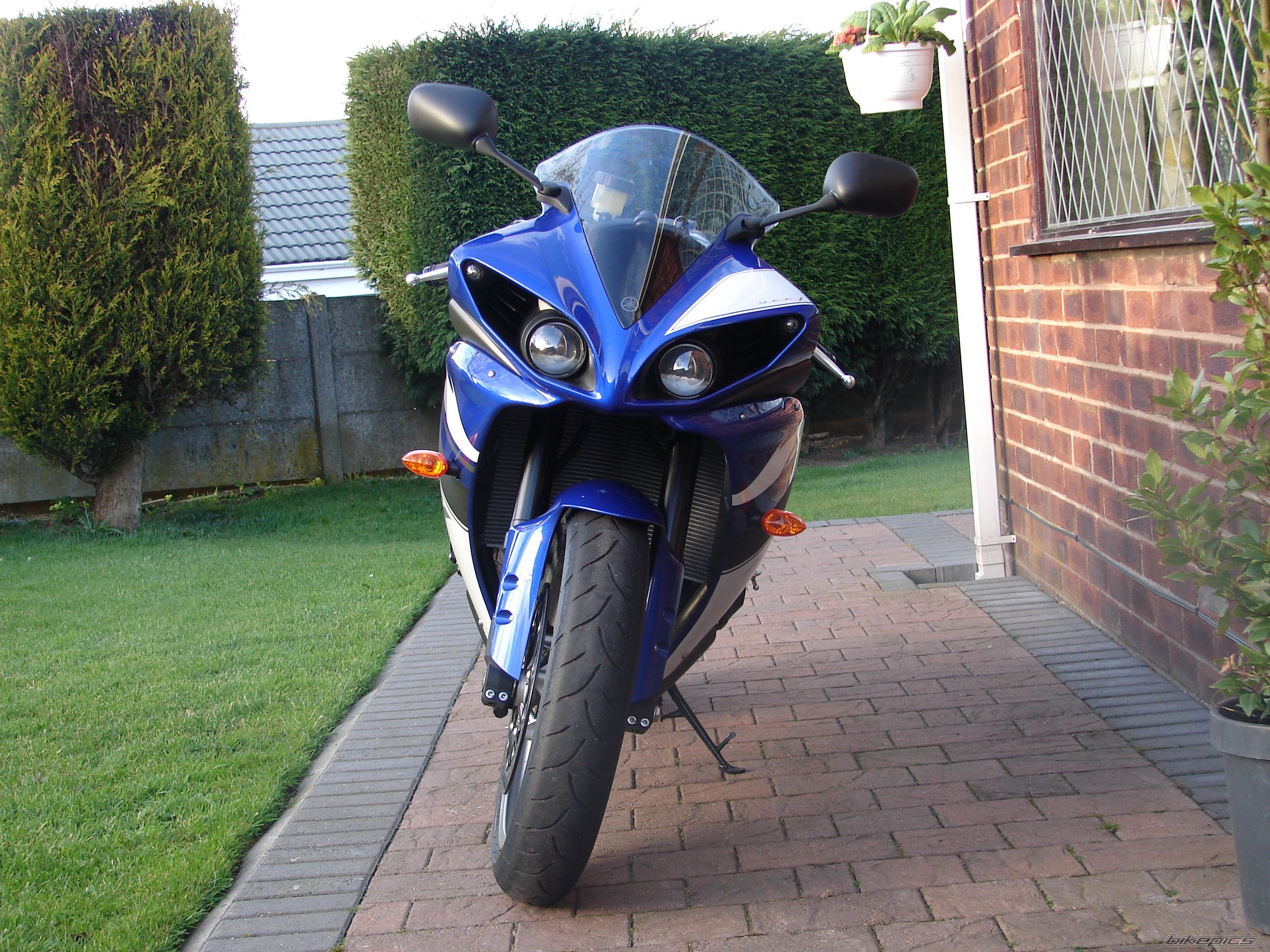 2009 YAMAHA YZF R1 | Picture 1626510 motorcycle photo