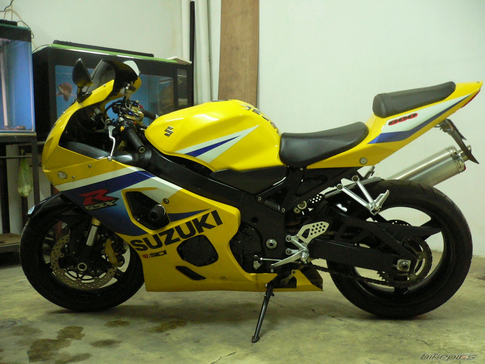 2004 SUZUKI GSX R 600 | Picture 1628320 motorcycle photo
