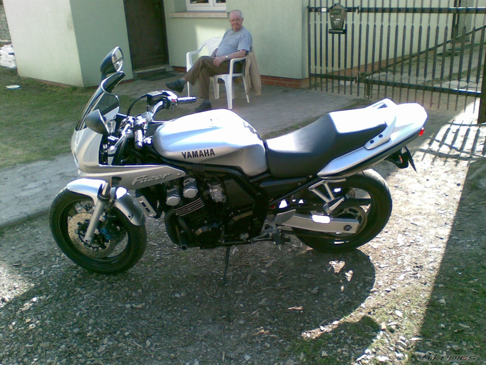 2001 YAMAHA FZS 600 FAZER | Picture 1630987 motorcycle photo
