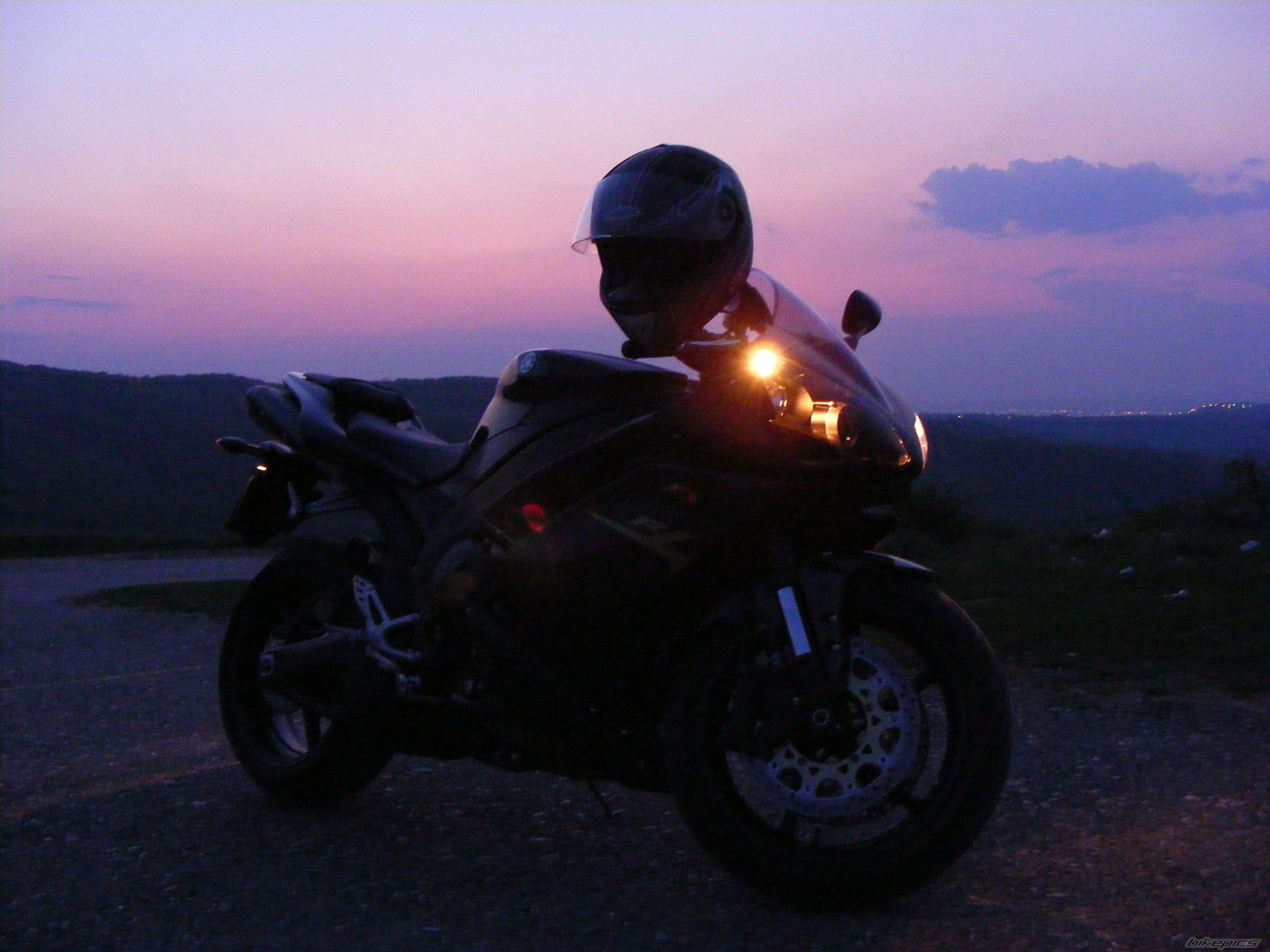 2008 YAMAHA YZF R1 | Picture 1633882 motorcycle photo