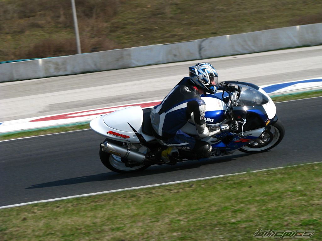 1999 SUZUKI TL1000R | Picture 1637595 motorcycle photo