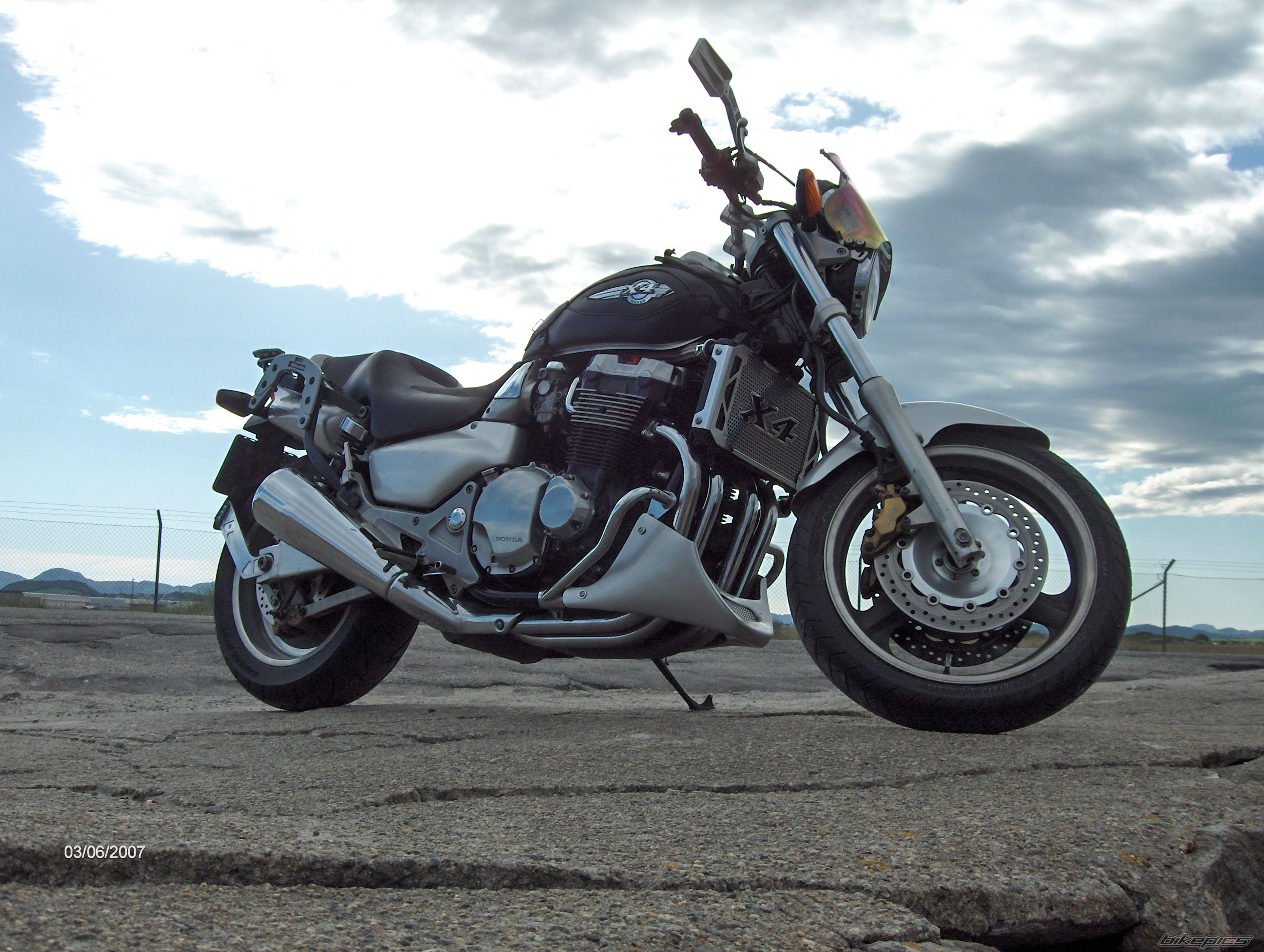 1998 HONDA X4 | Picture 1645585 motorcycle photo