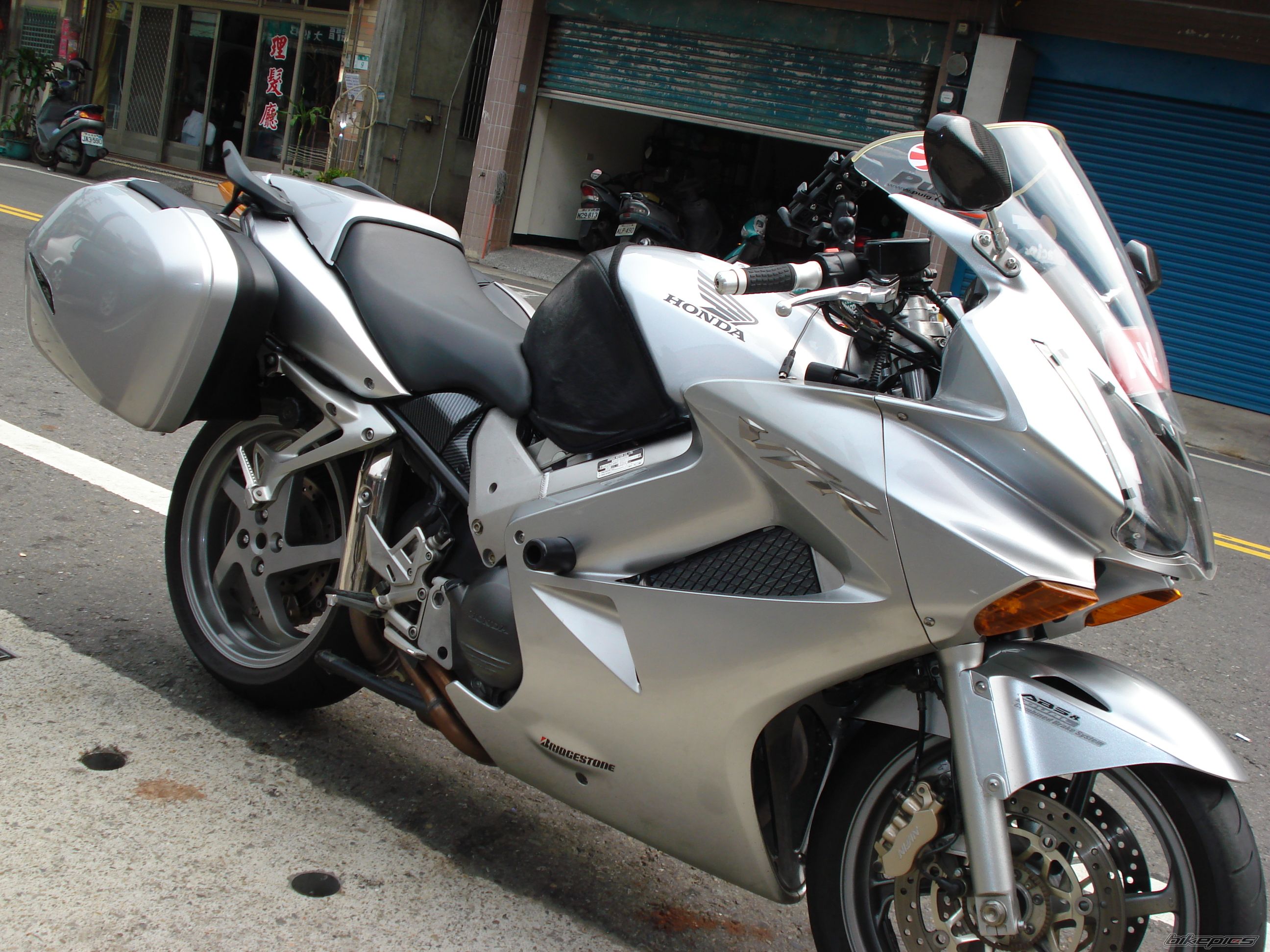 2005 HONDA VFR 800 | Picture 1645978 motorcycle photo