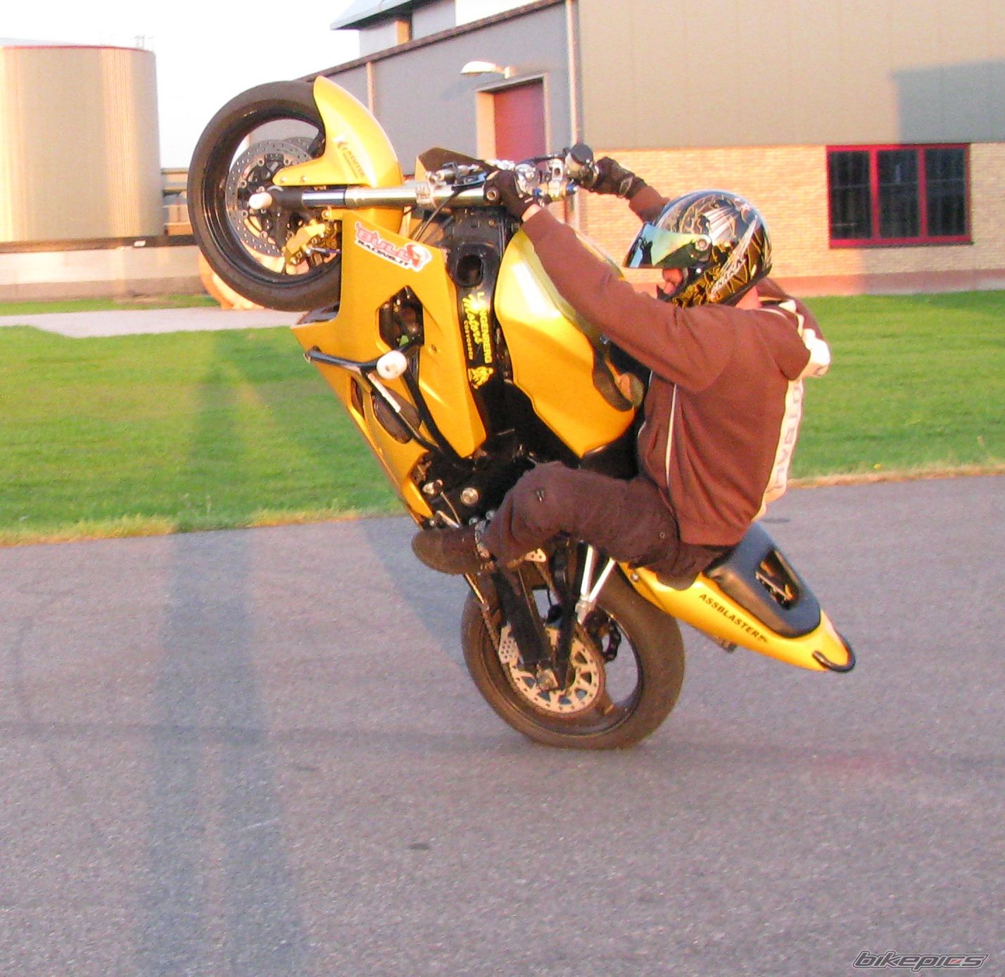 2004 SUZUKI GSX R 600 | Picture 1649212 motorcycle photo