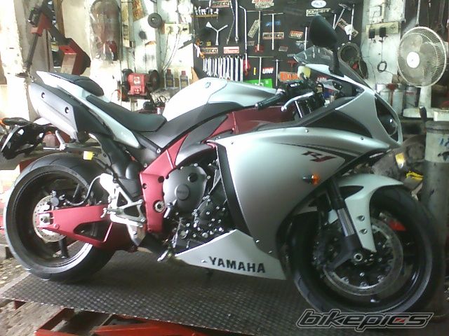 2009 YAMAHA YZF R1 | Picture 1652211 motorcycle photo