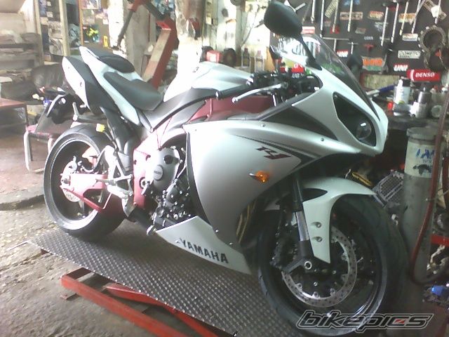 2009 YAMAHA YZF R1 | Picture 1652216 motorcycle photo