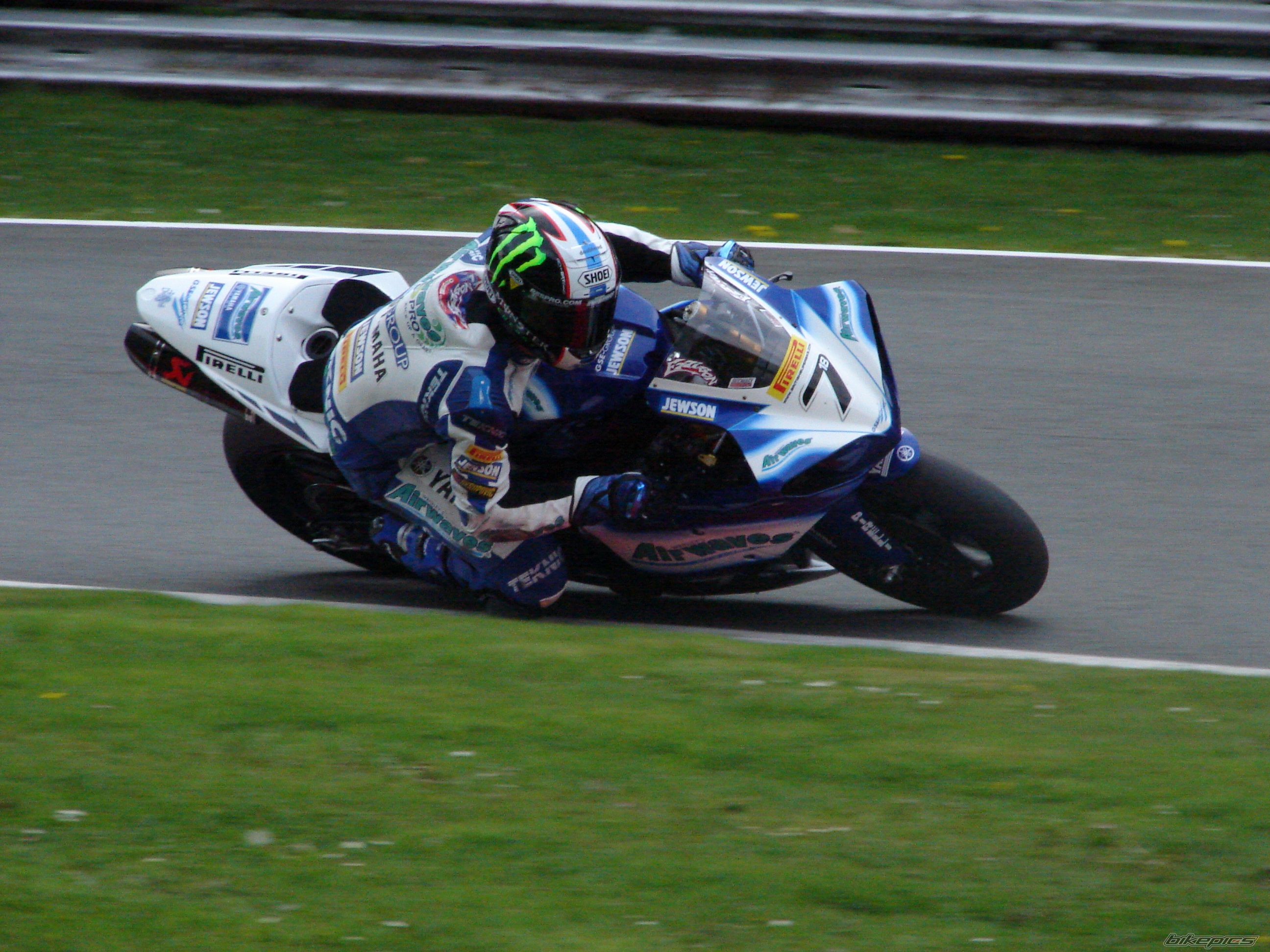 2009 YAMAHA YZF R1 | Picture 1656479 motorcycle photo