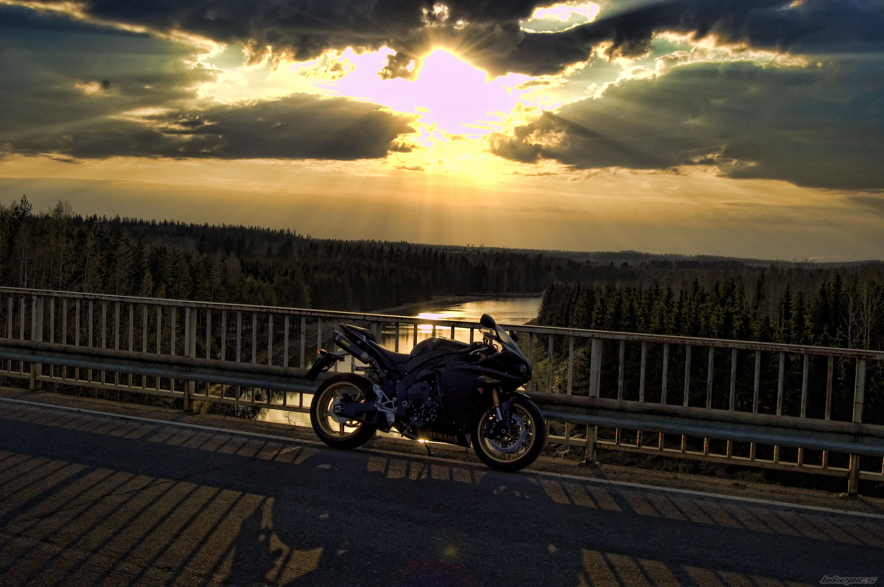 2009 YAMAHA YZF R1 | Picture 1657016 motorcycle photo