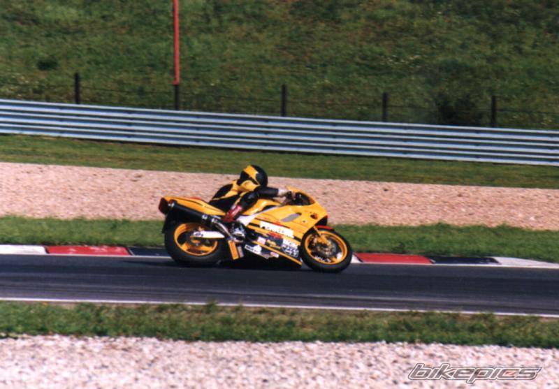 1998 HONDA VTR 1000 | Picture 16710 motorcycle photo