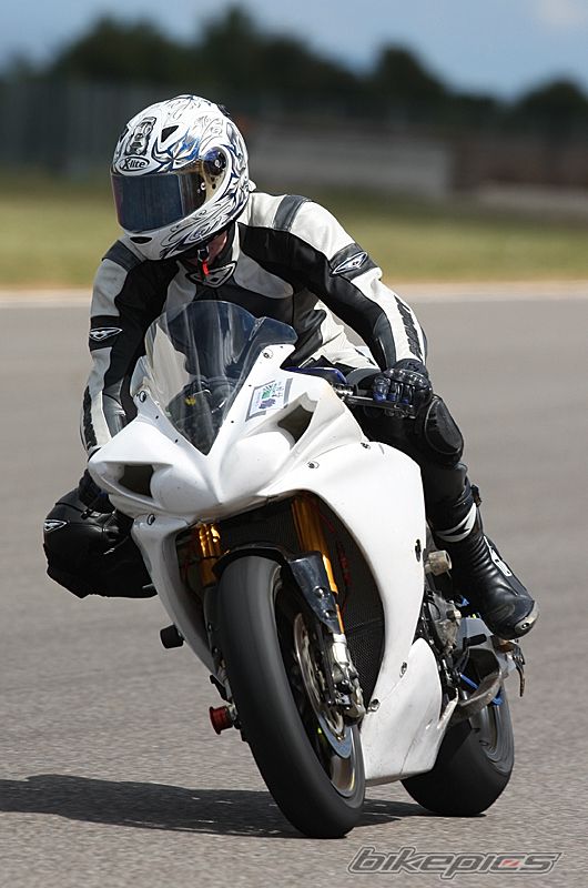 2009 YAMAHA YZF R1 | Picture 1673212 motorcycle photo