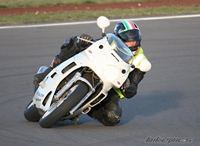 1989 YAMAHA FZR 600 | Picture 1681519 motorcycle photo