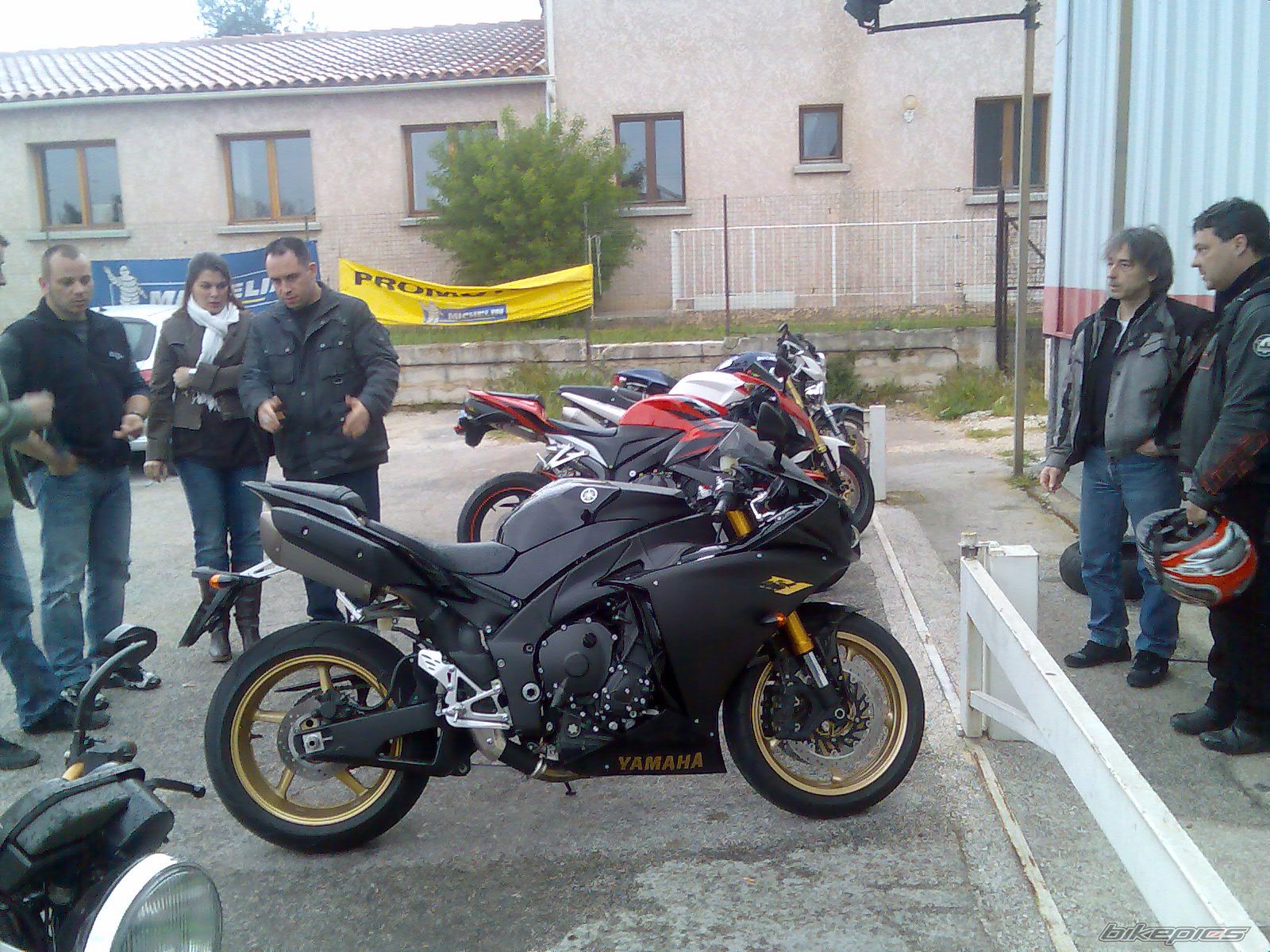 2009 YAMAHA YZF R1 | Picture 1682365 motorcycle photo
