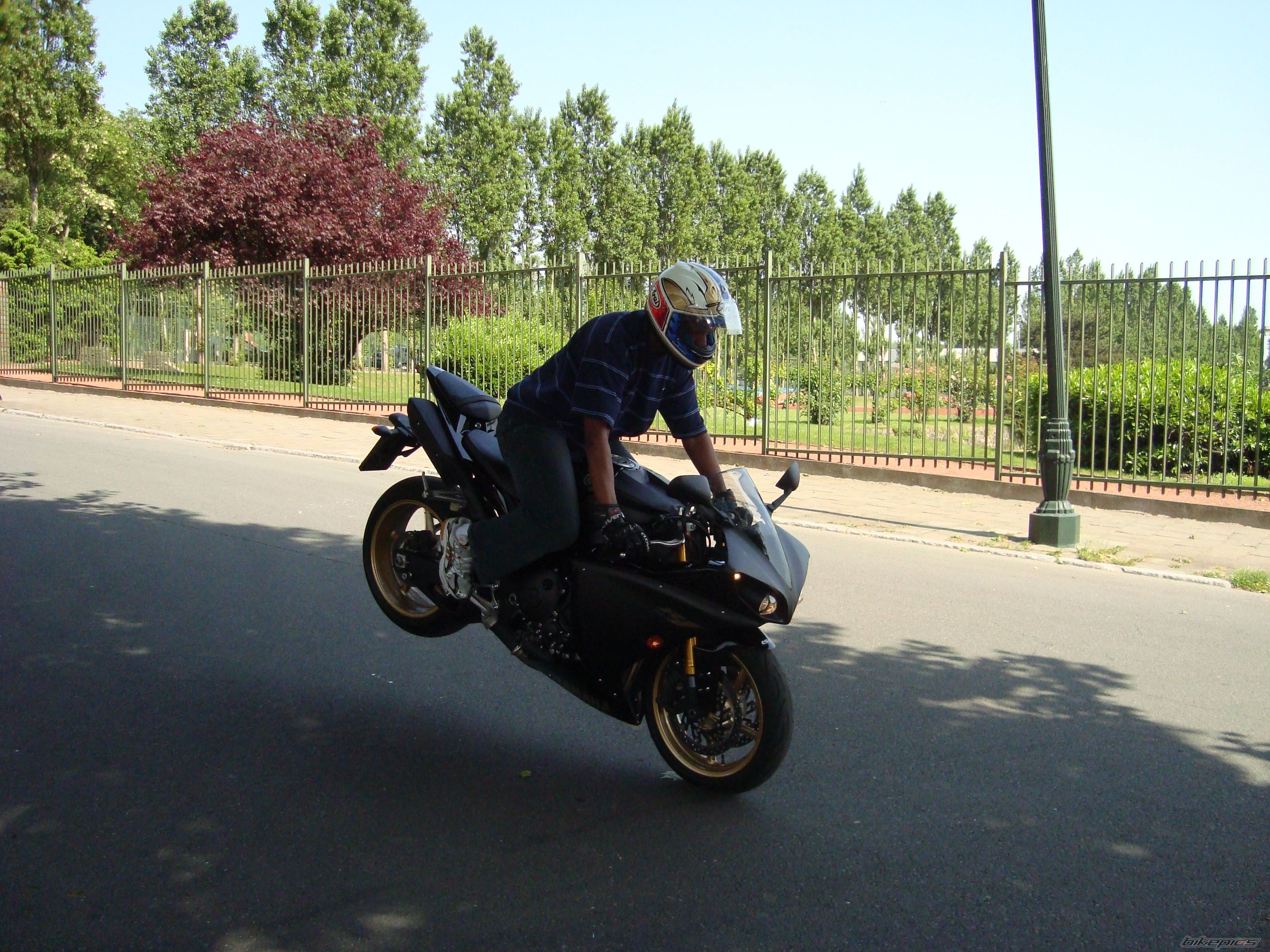 2009 YAMAHA YZF R1 | Picture 1685639 motorcycle photo