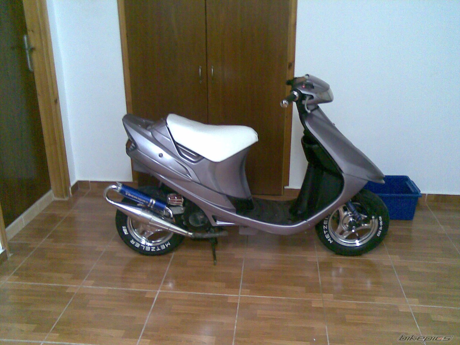 2010 SUZUKI ADDRESS 50 | Picture 1689005 motorcycle photo