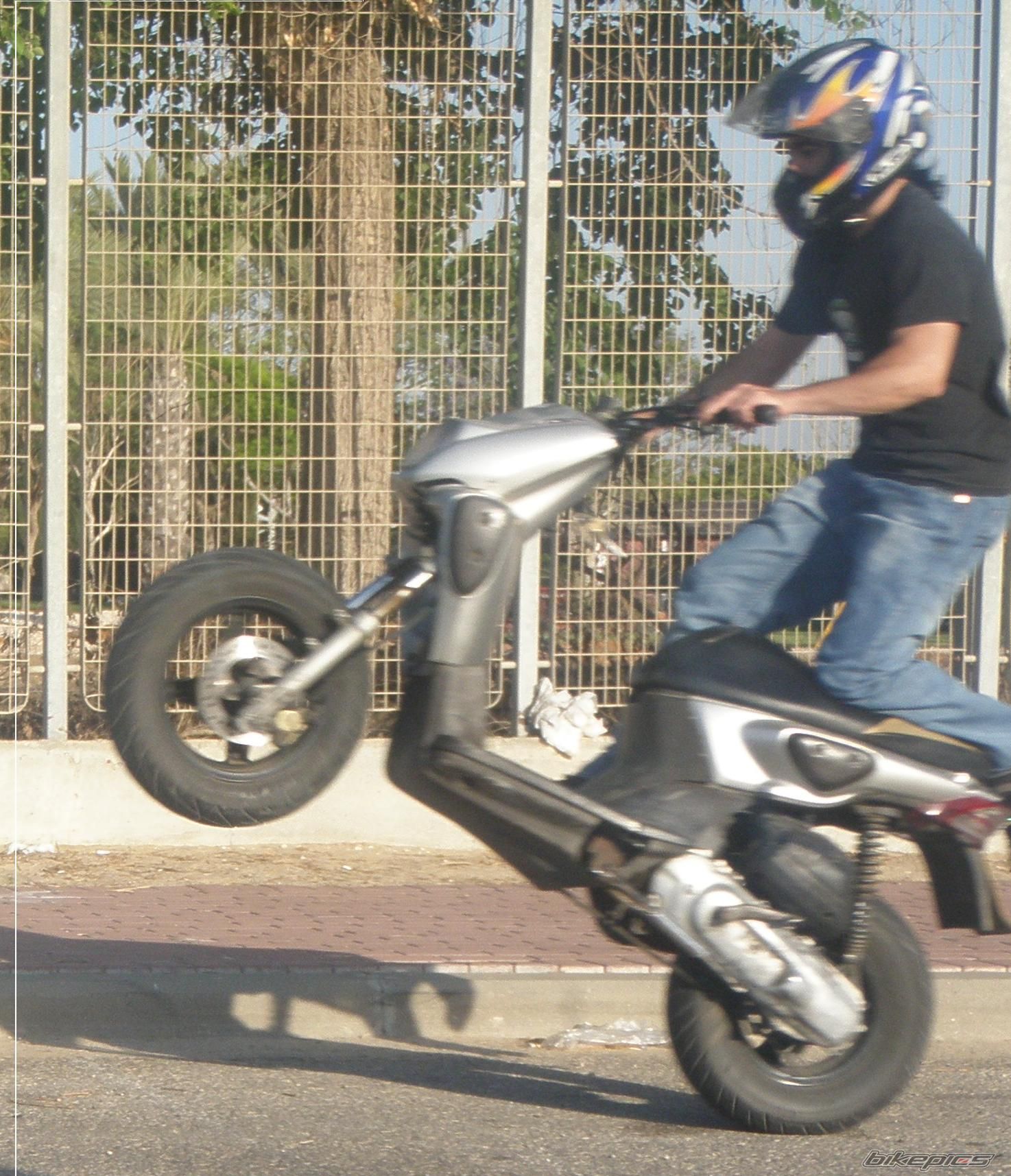 2011 YAMAHA EW 50 SLIDER | Picture 1689858 motorcycle photo