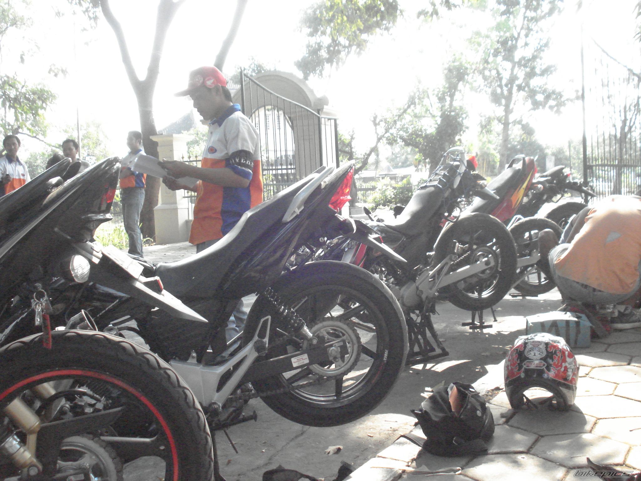 2009 HONDA GL 200 | Picture 1690439 motorcycle photo