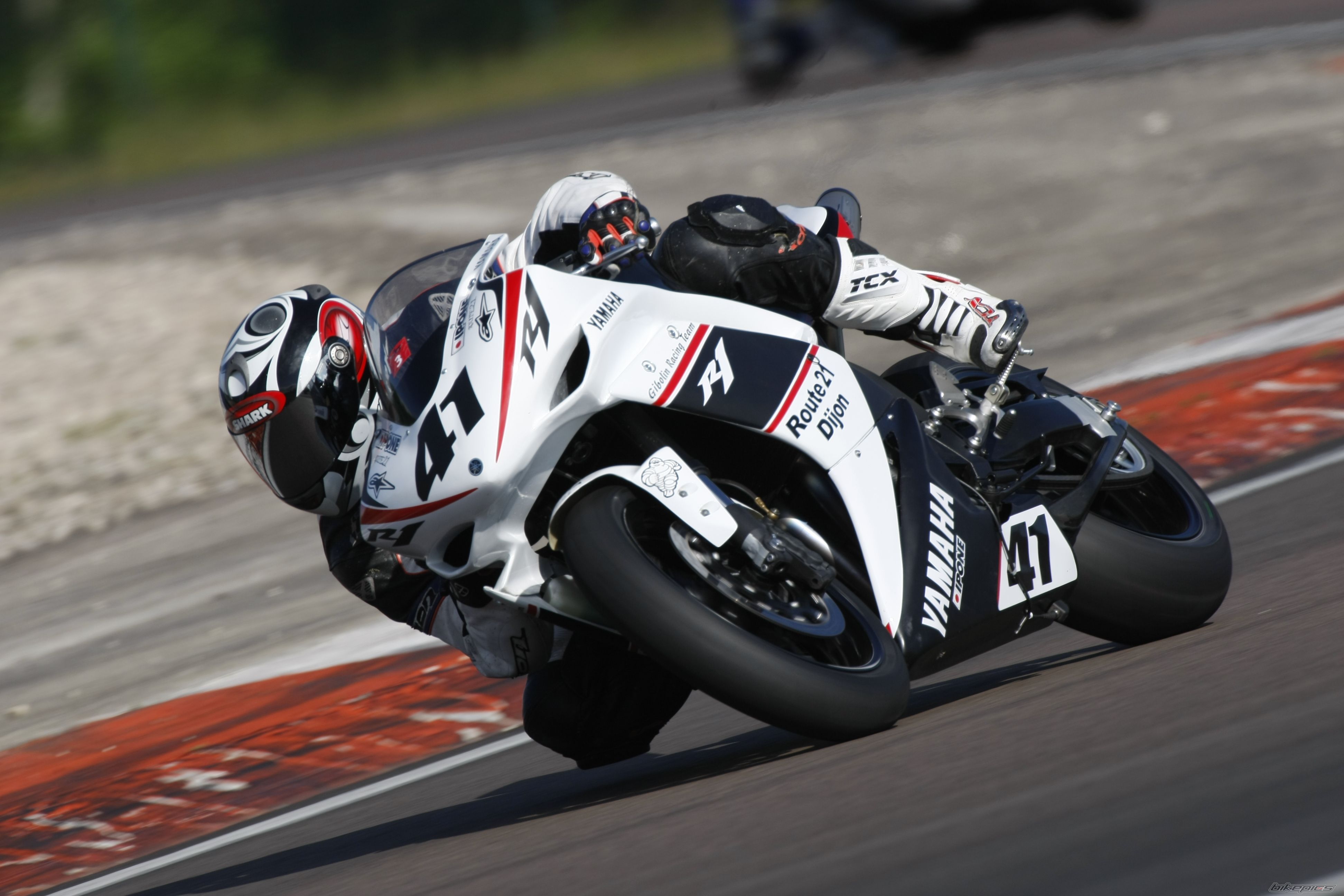 2008 YAMAHA YZF R1 | Picture 1691753 motorcycle photo