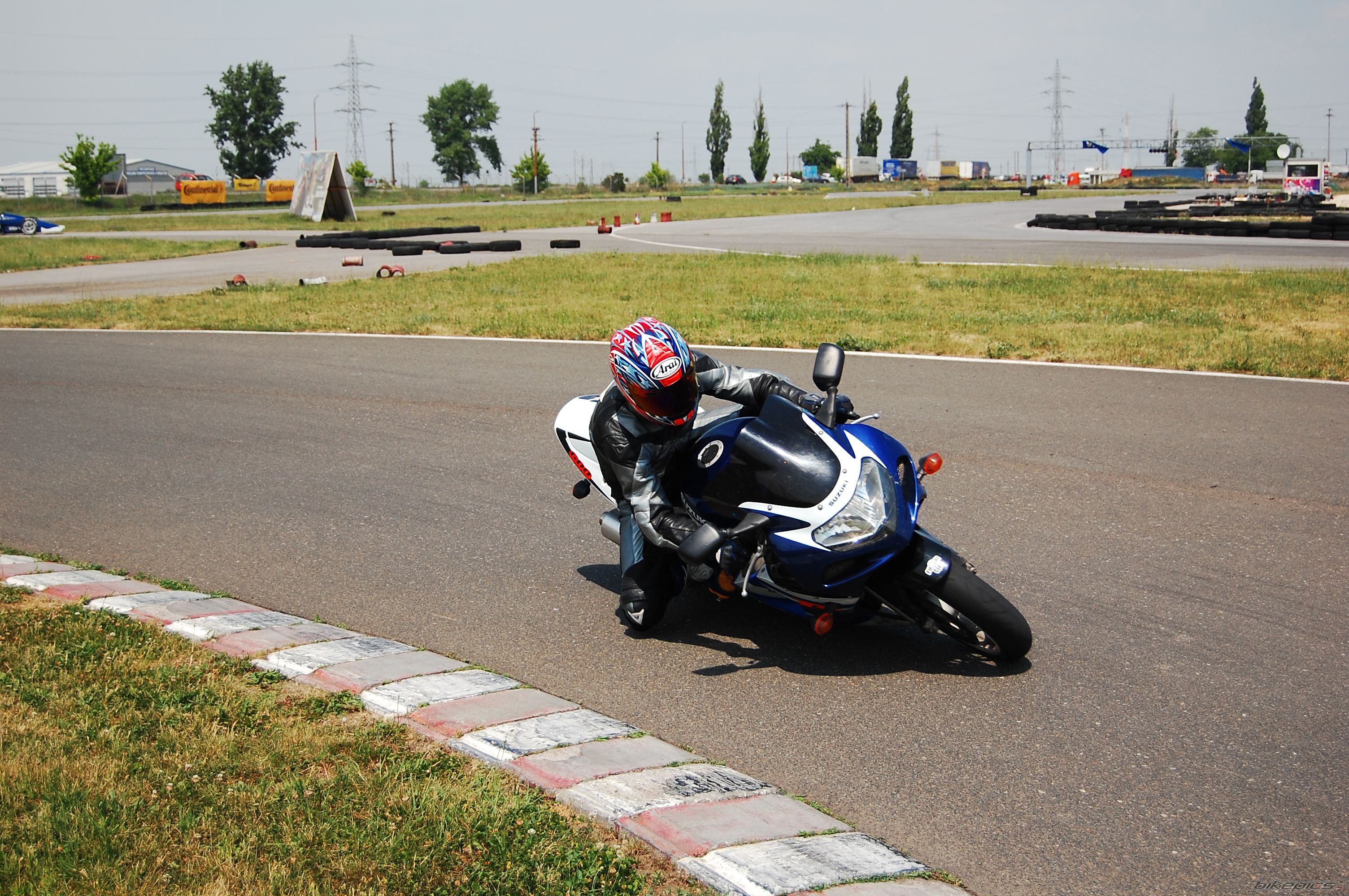 2001 SUZUKI GSX R 600 | Picture 1692614 motorcycle photo