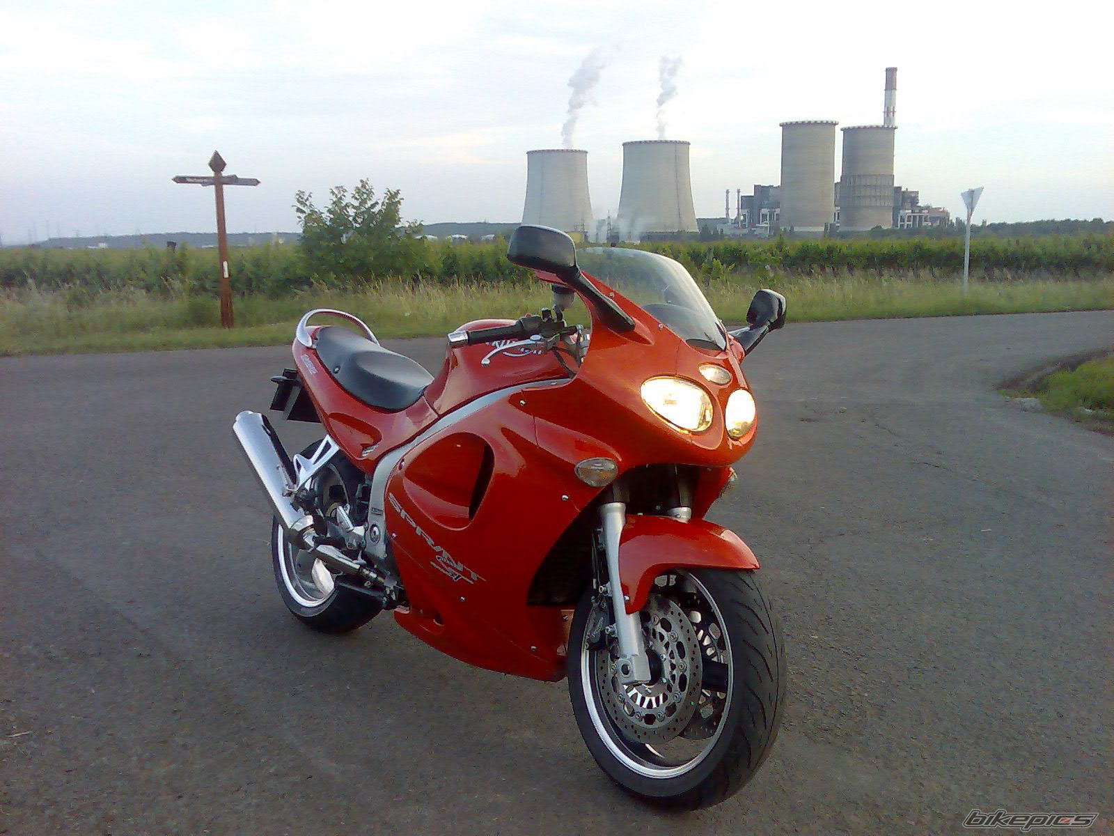 1999 TRIUMPH SPRINT ST | Picture 1692775 motorcycle photo