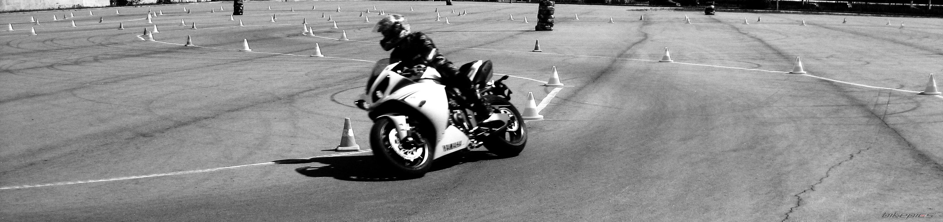 2009 YAMAHA YZF R1 | Picture 1700604 motorcycle photo