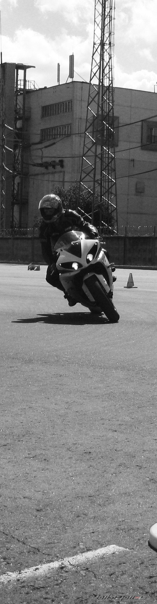 2009 YAMAHA YZF R1 | Picture 1700608 motorcycle photo