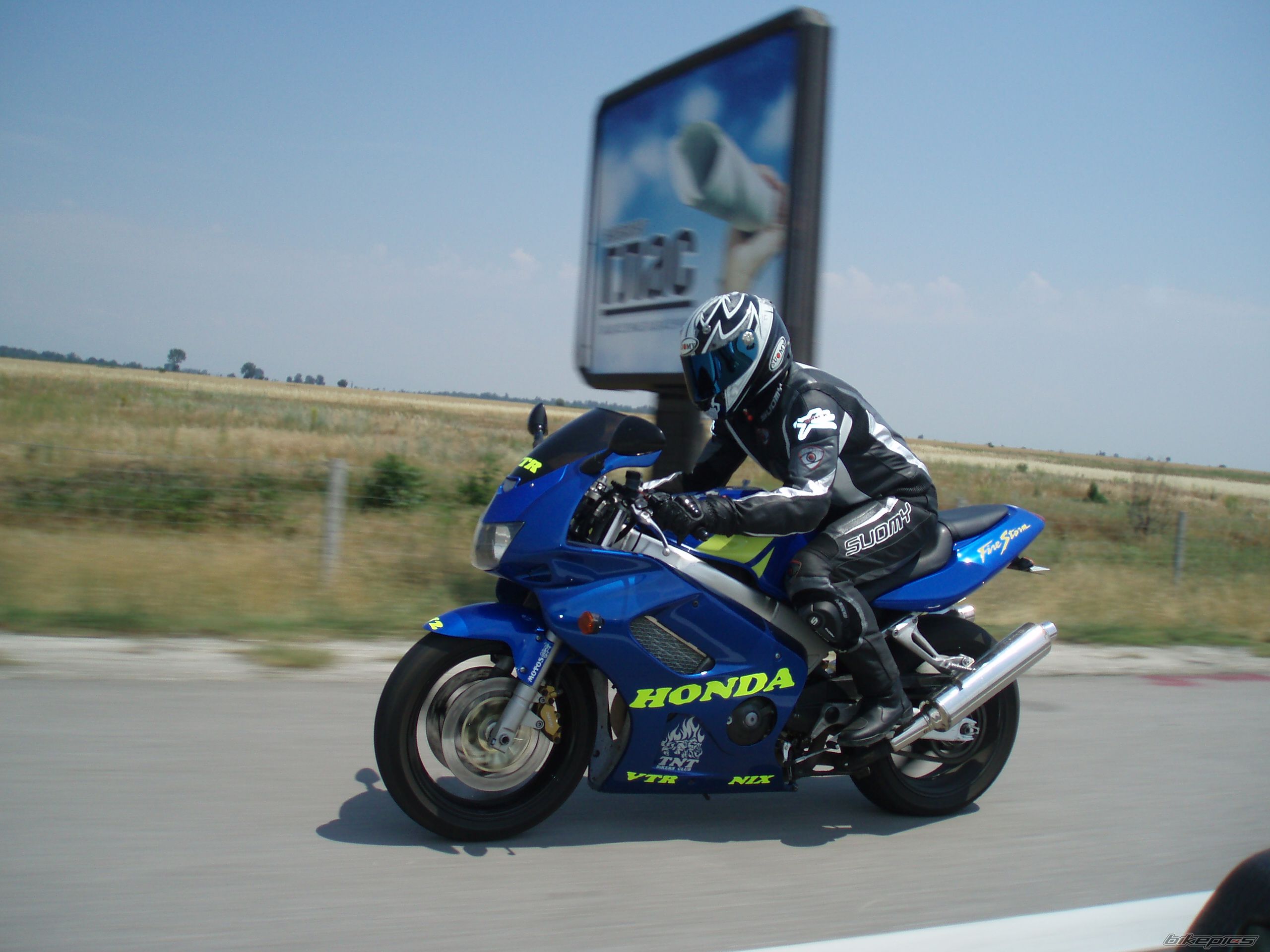1998 HONDA VTR 1000 | Picture 1707969 motorcycle photo