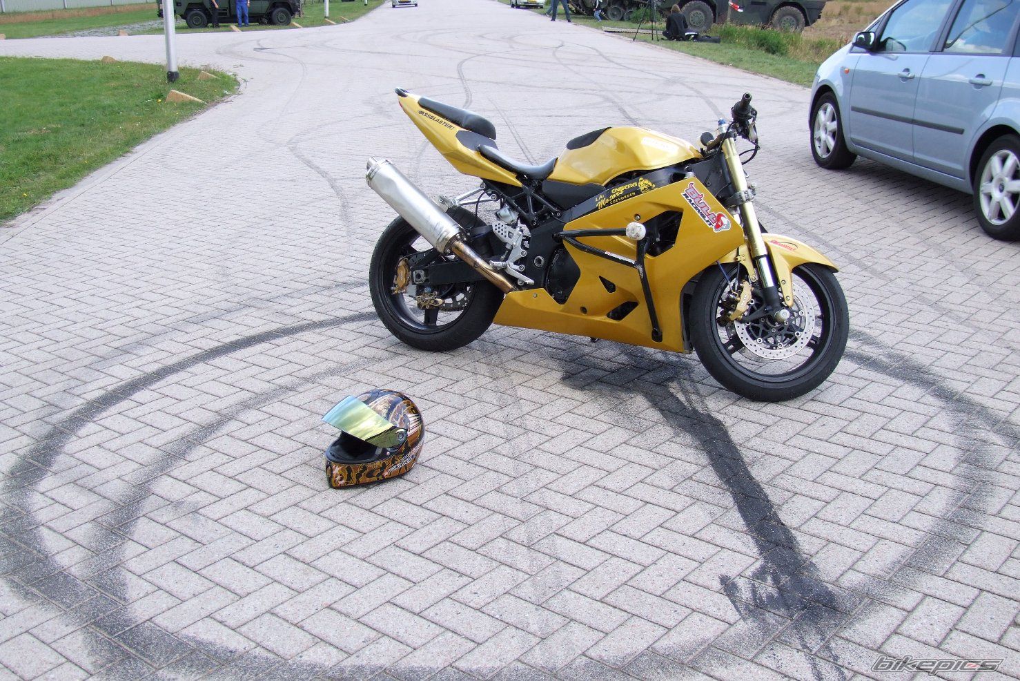 2004 SUZUKI GSX R 600 | Picture 1711628 motorcycle photo