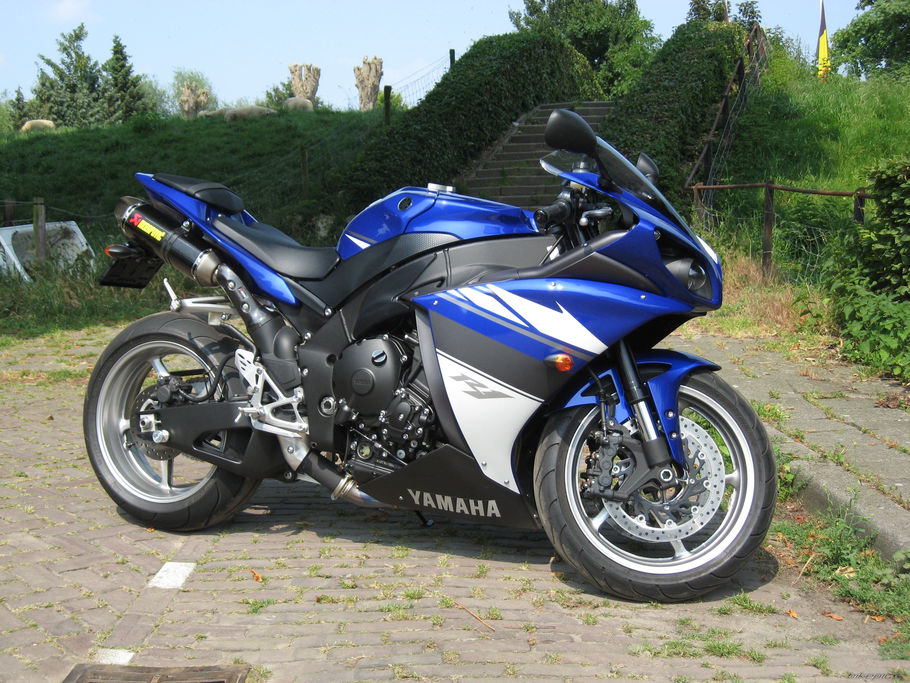 2009 YAMAHA YZF R1 | Picture 1715434 motorcycle photo