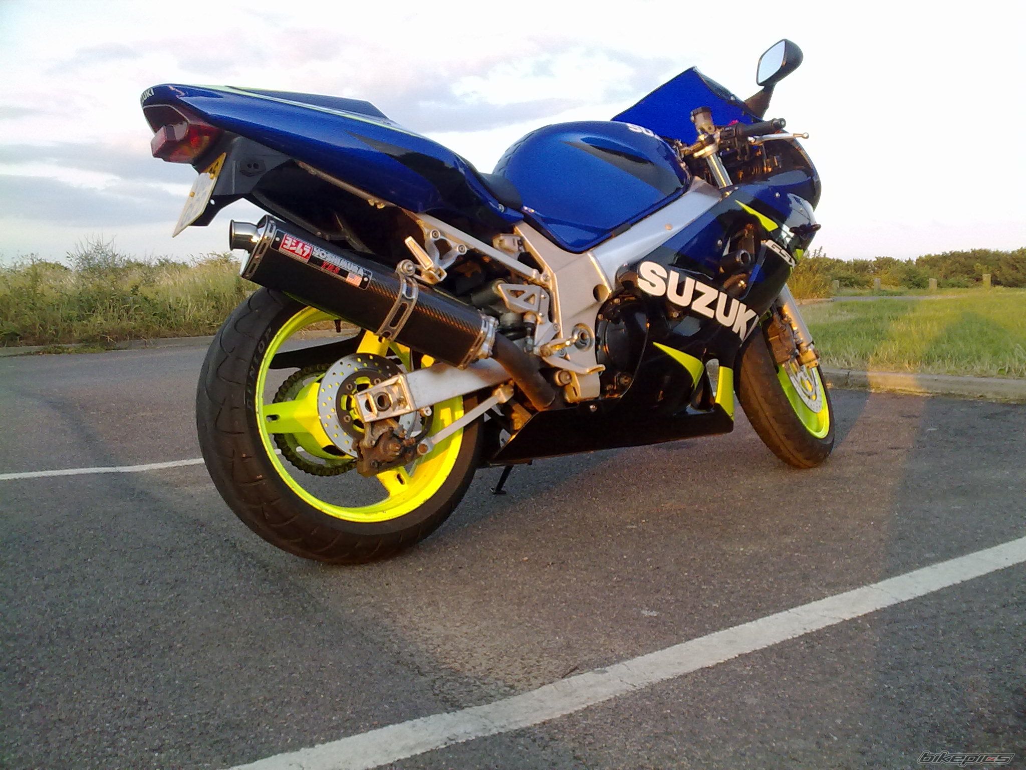 2001 SUZUKI GSX R 600 | Picture 1716619 motorcycle photo