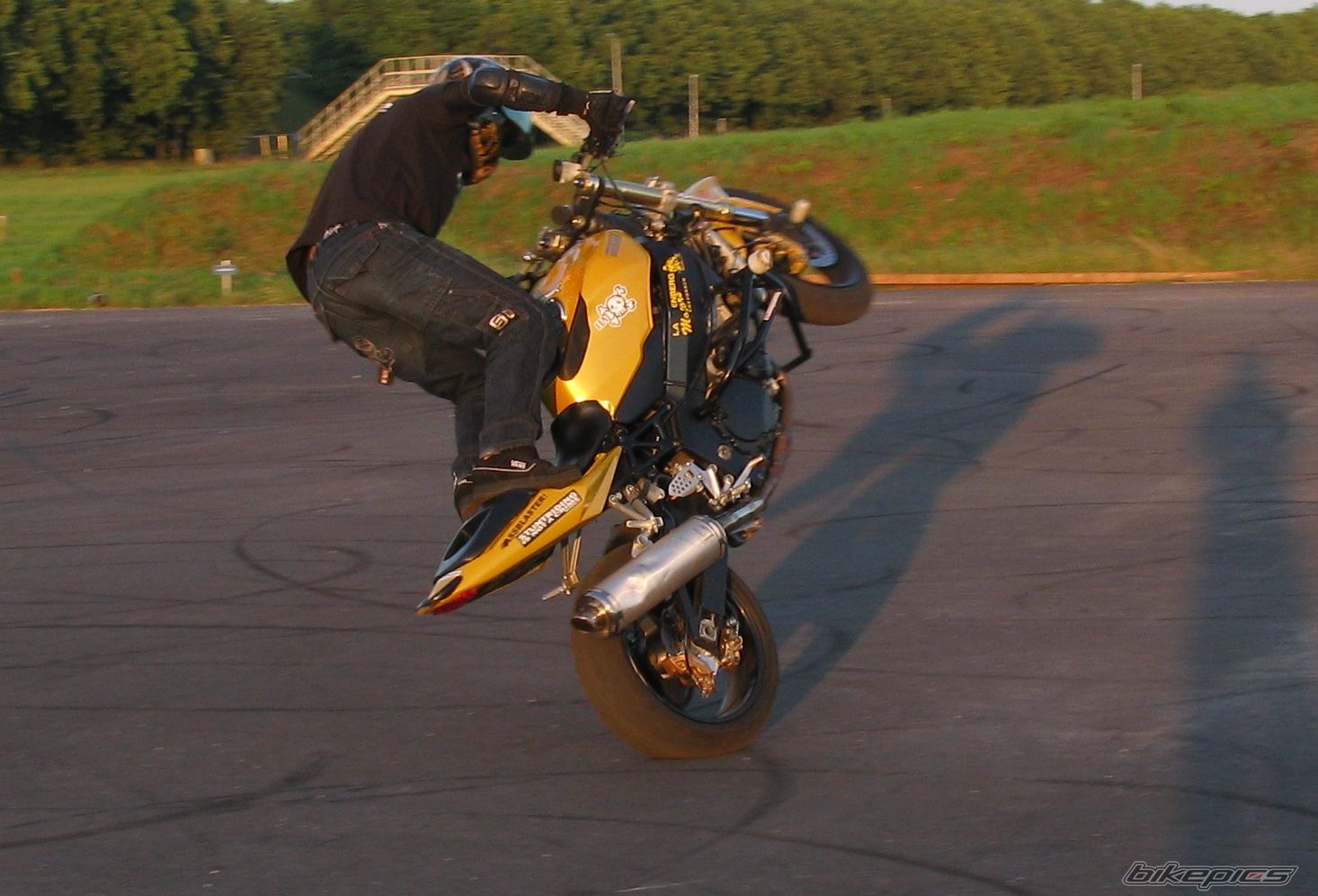 2004 SUZUKI GSX R 600 | Picture 1723994 motorcycle photo