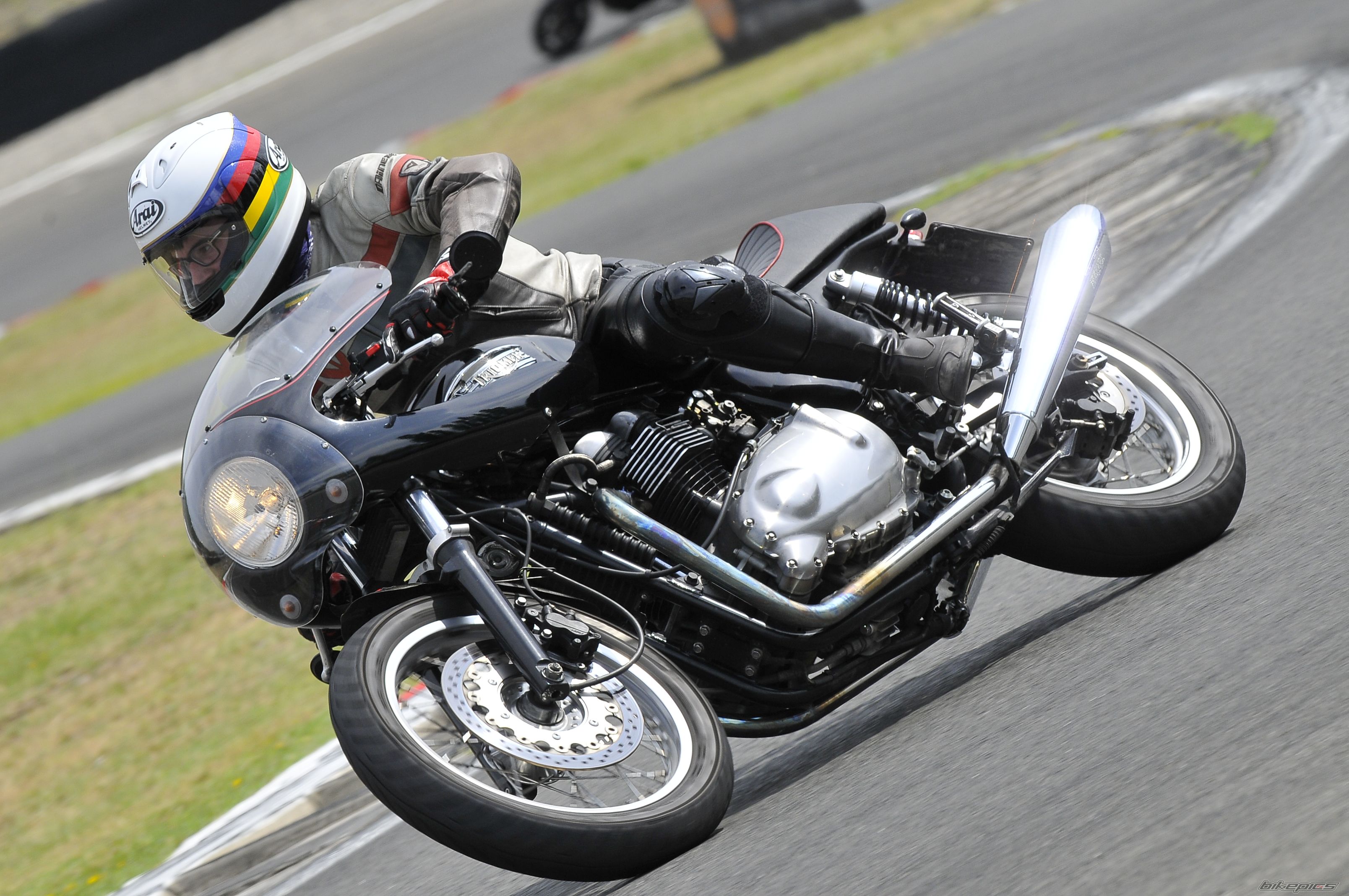 2006 TRIUMPH THRUXTON 900 | Picture 1726688 motorcycle photo