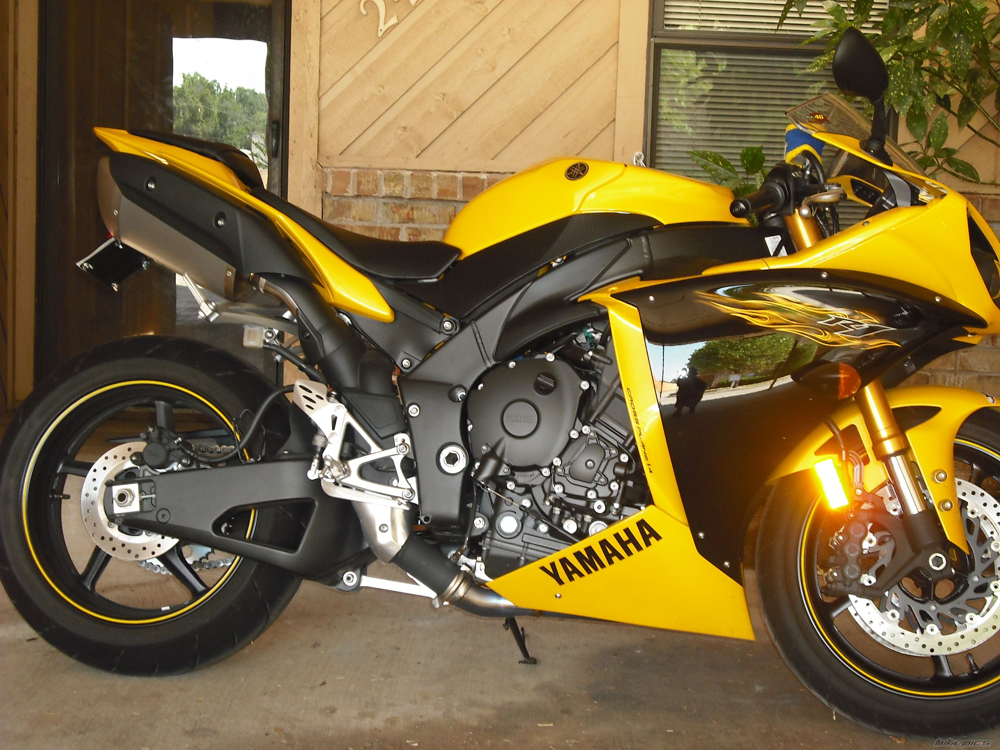 2009 YAMAHA YZF R1 | Picture 1729290 motorcycle photo
