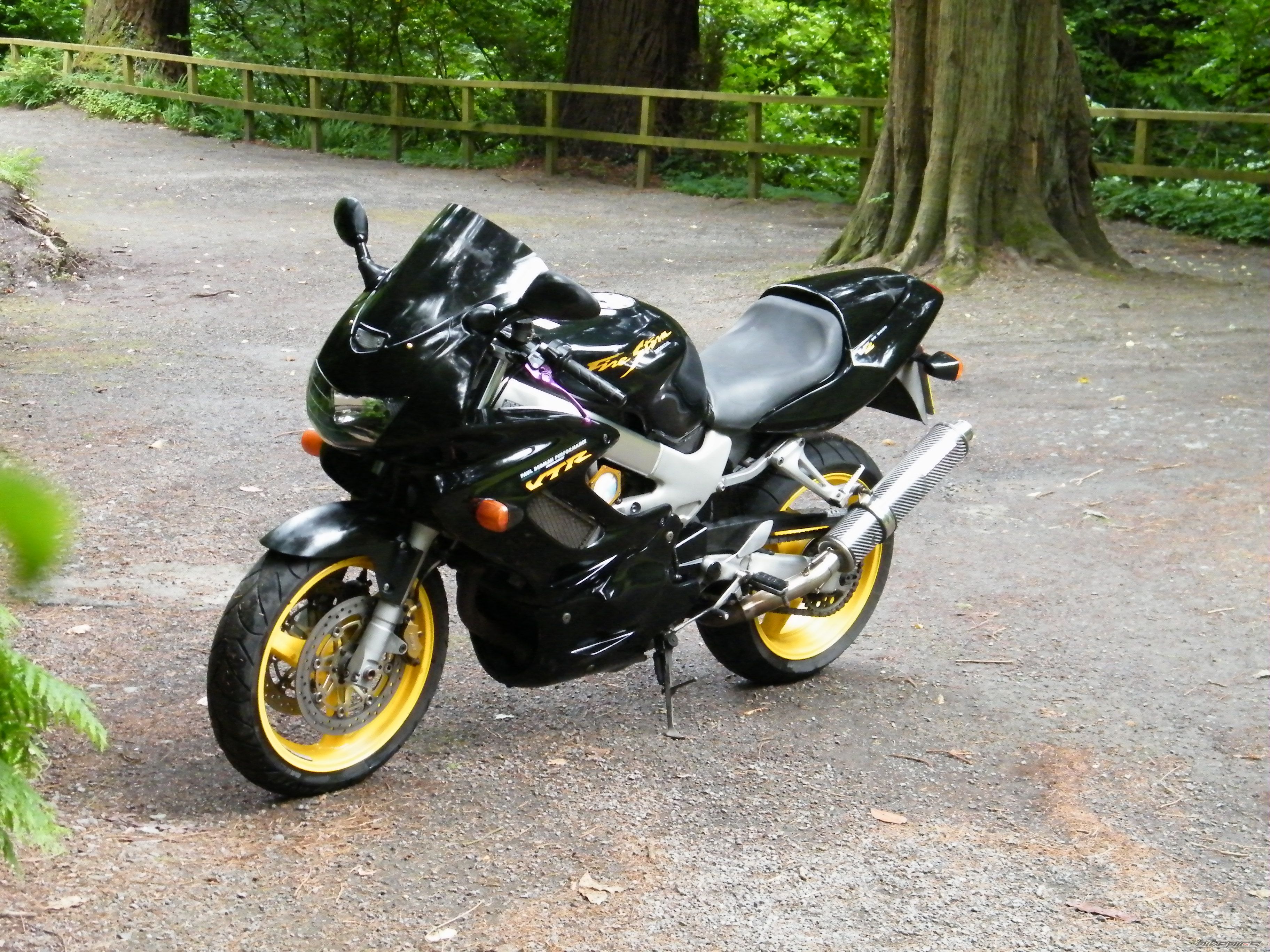 1998 HONDA VTR 1000 | Picture 1729785 motorcycle photo
