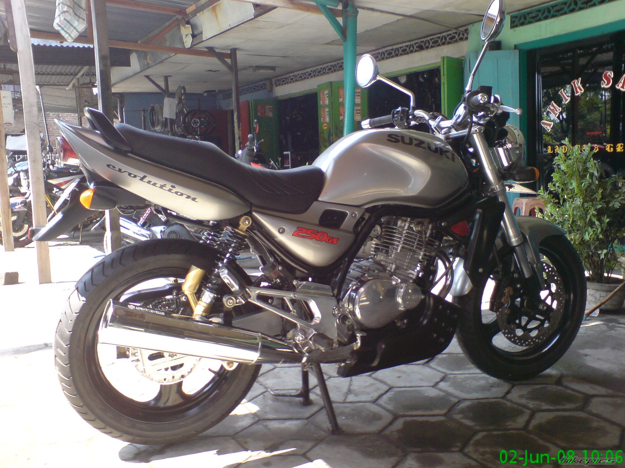2009 SUZUKI GS 250 | Picture 1729993 motorcycle photo
