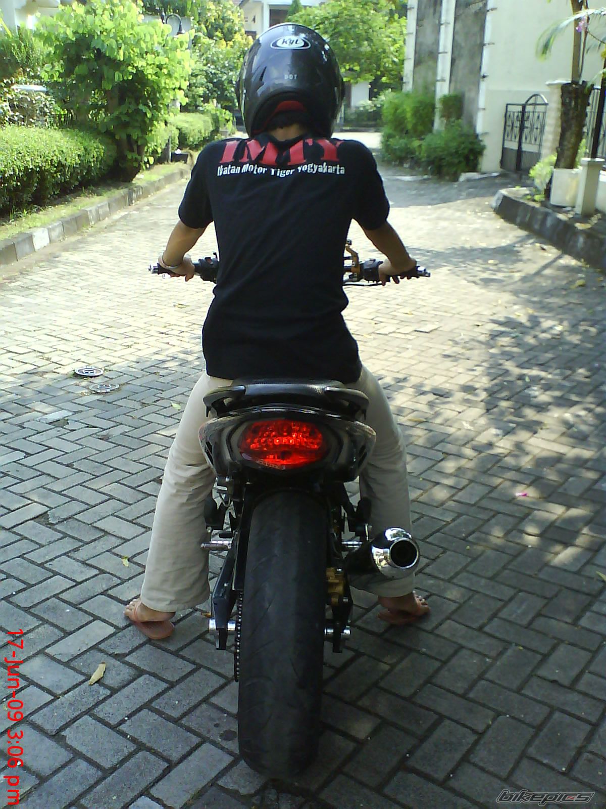 2009 SUZUKI GS 250 | Picture 1730007 motorcycle photo