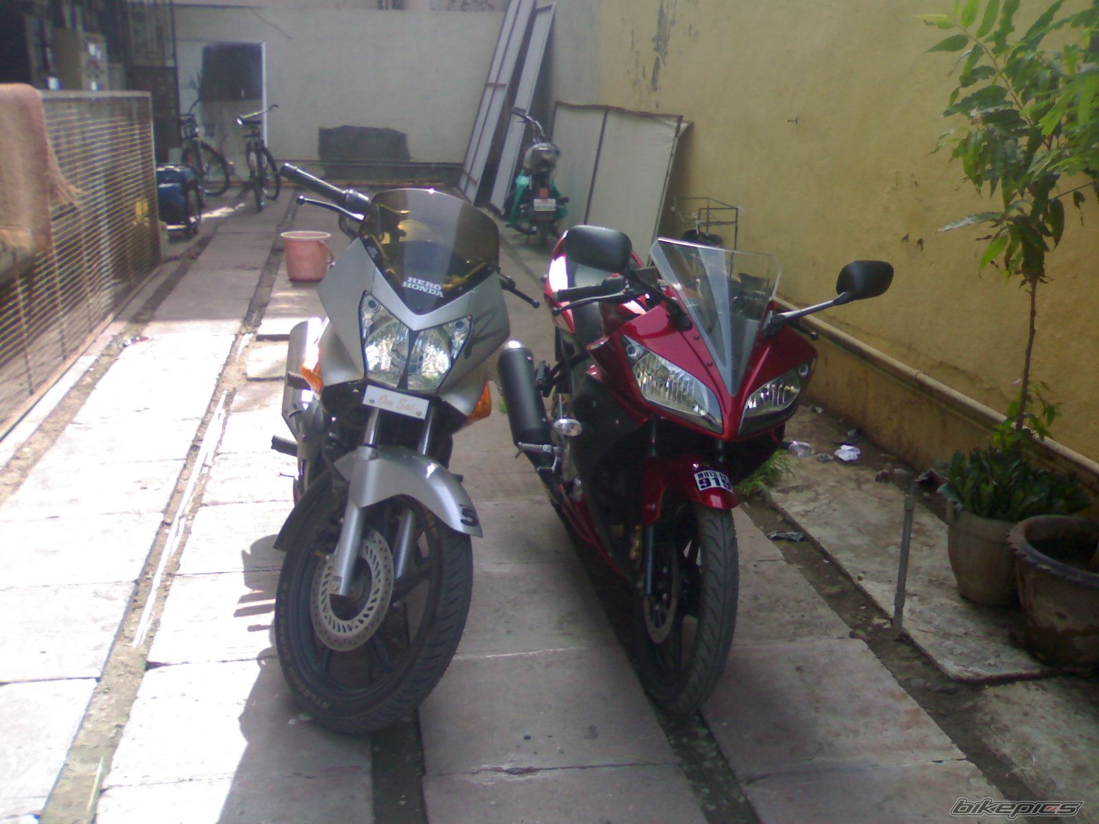 2009 YAMAHA YZF R1 | Picture 1731398 motorcycle photo
