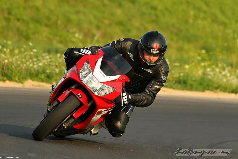 2001 HONDA CBR 900 | Picture 1735066 motorcycle photo