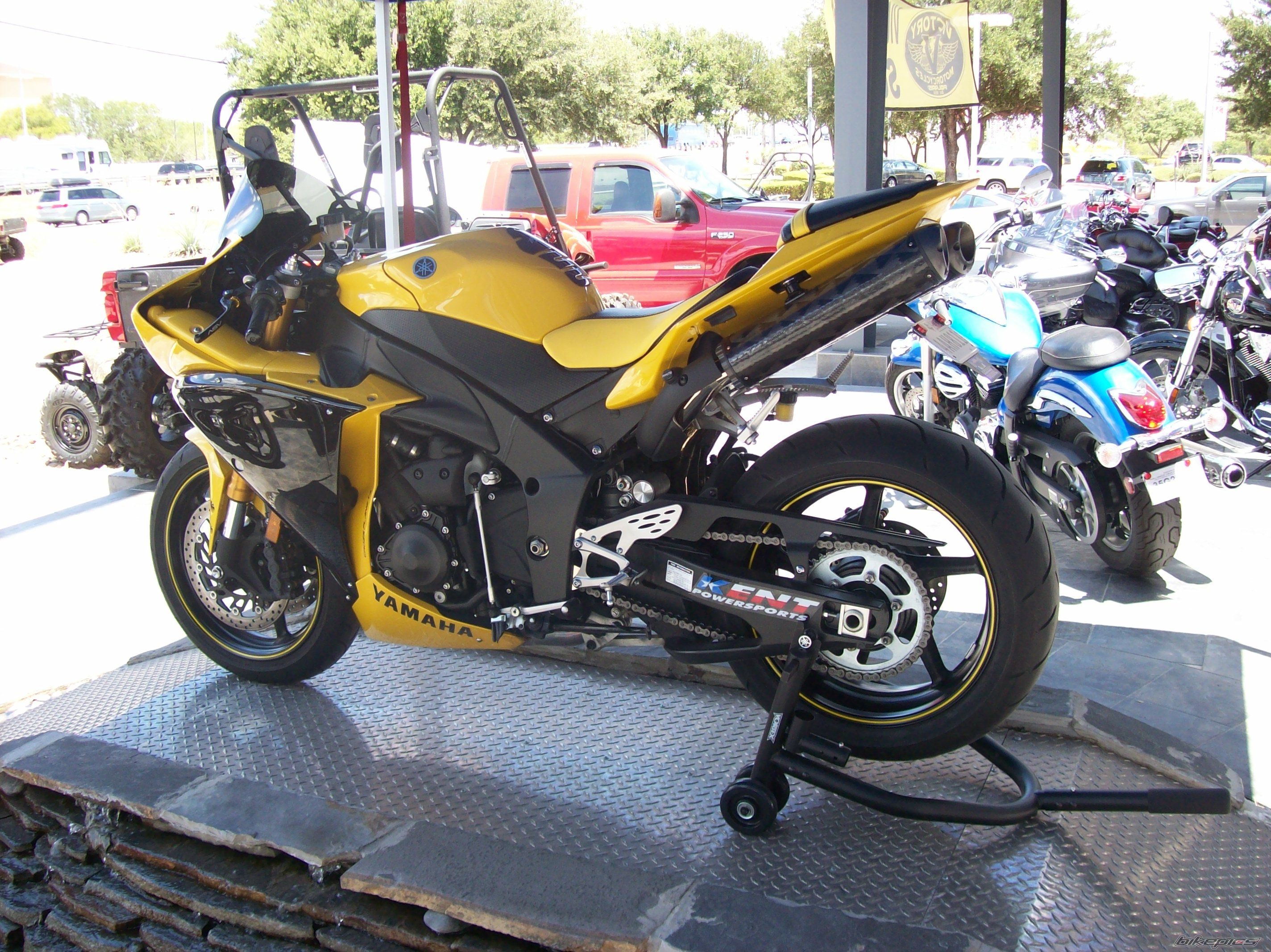 2009 YAMAHA YZF R1 | Picture 1752137 motorcycle photo
