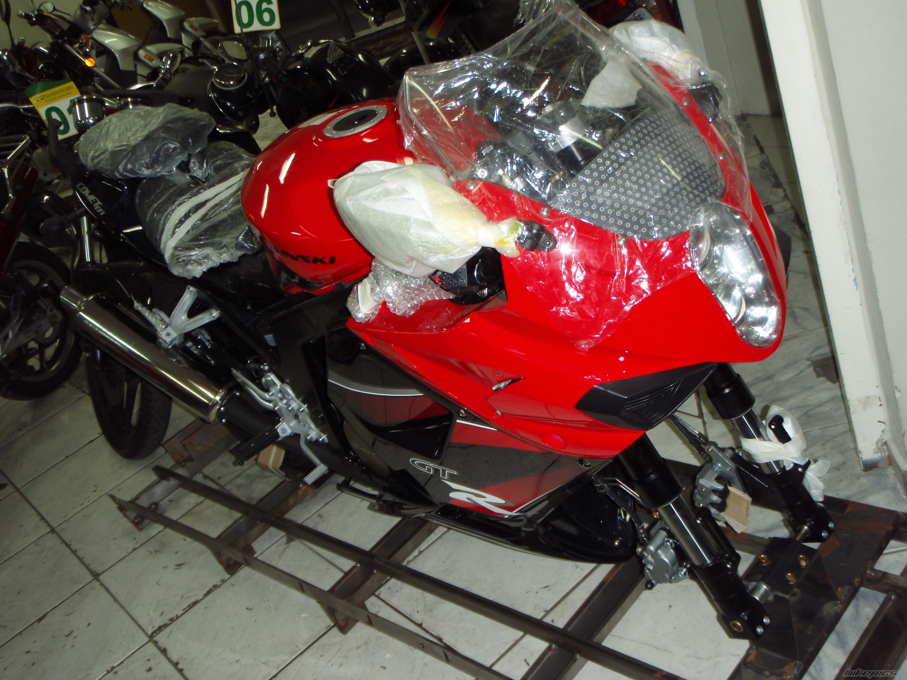 2010 HYOSUNG GT 250 R COMET | Picture 1752893 motorcycle photo