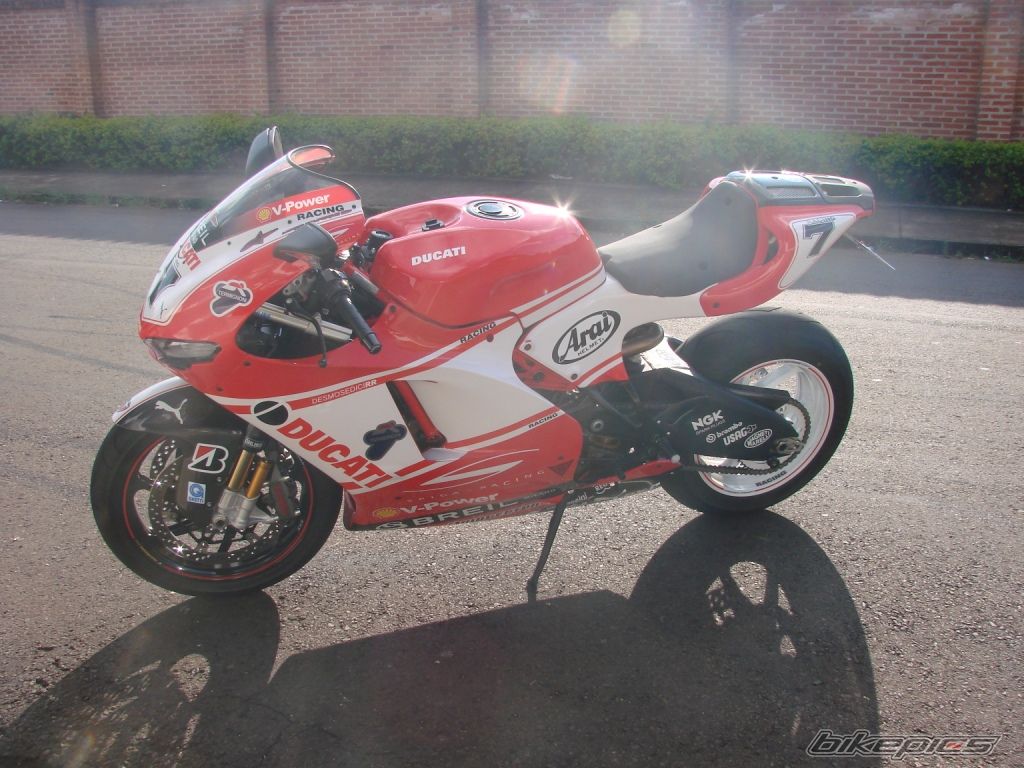 2009 DUCATI DESMOSEDICI RR | Picture 1771511 motorcycle photo