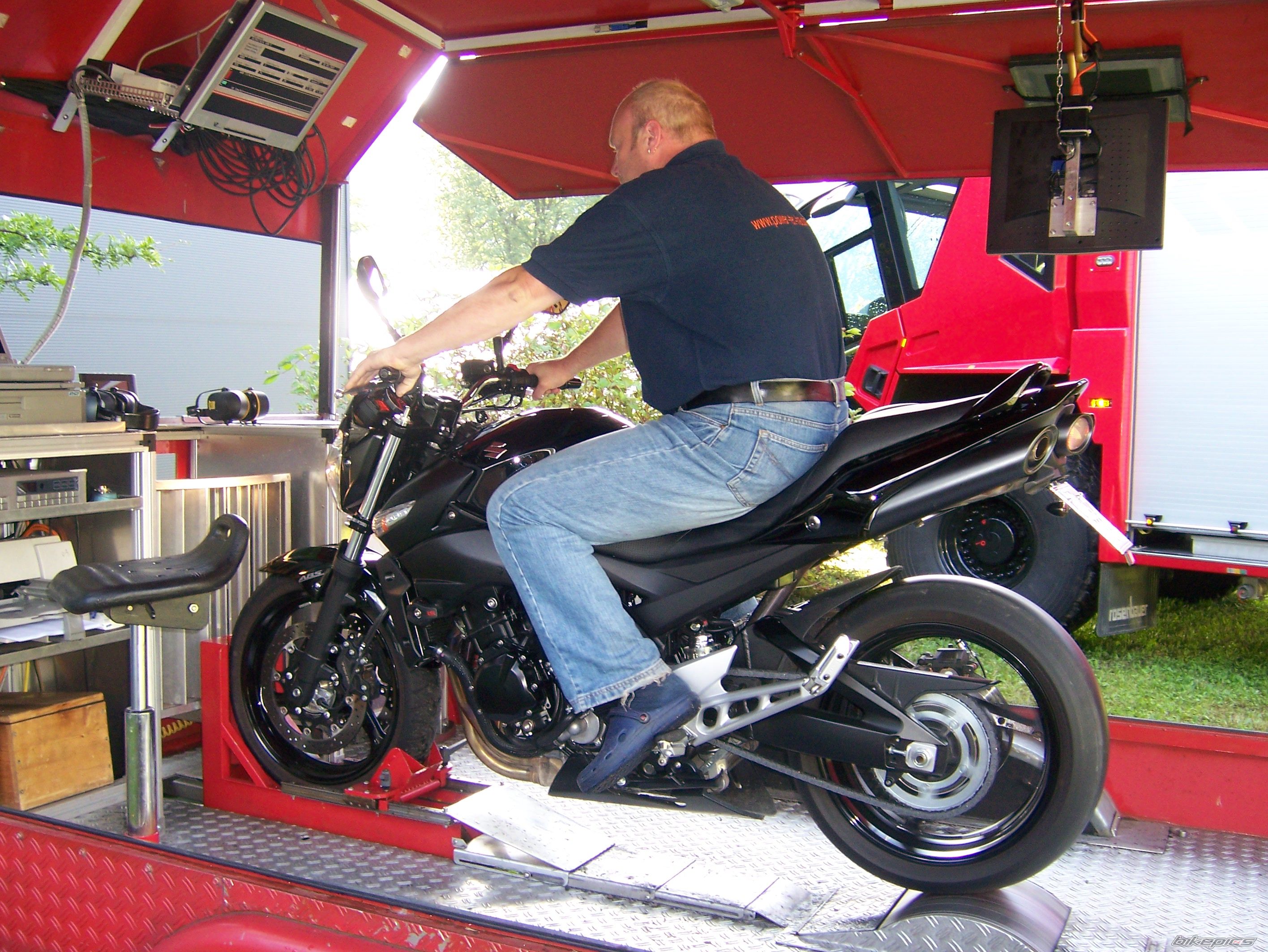 2009 SUZUKI GSR 600 | Picture 1771579 motorcycle photo