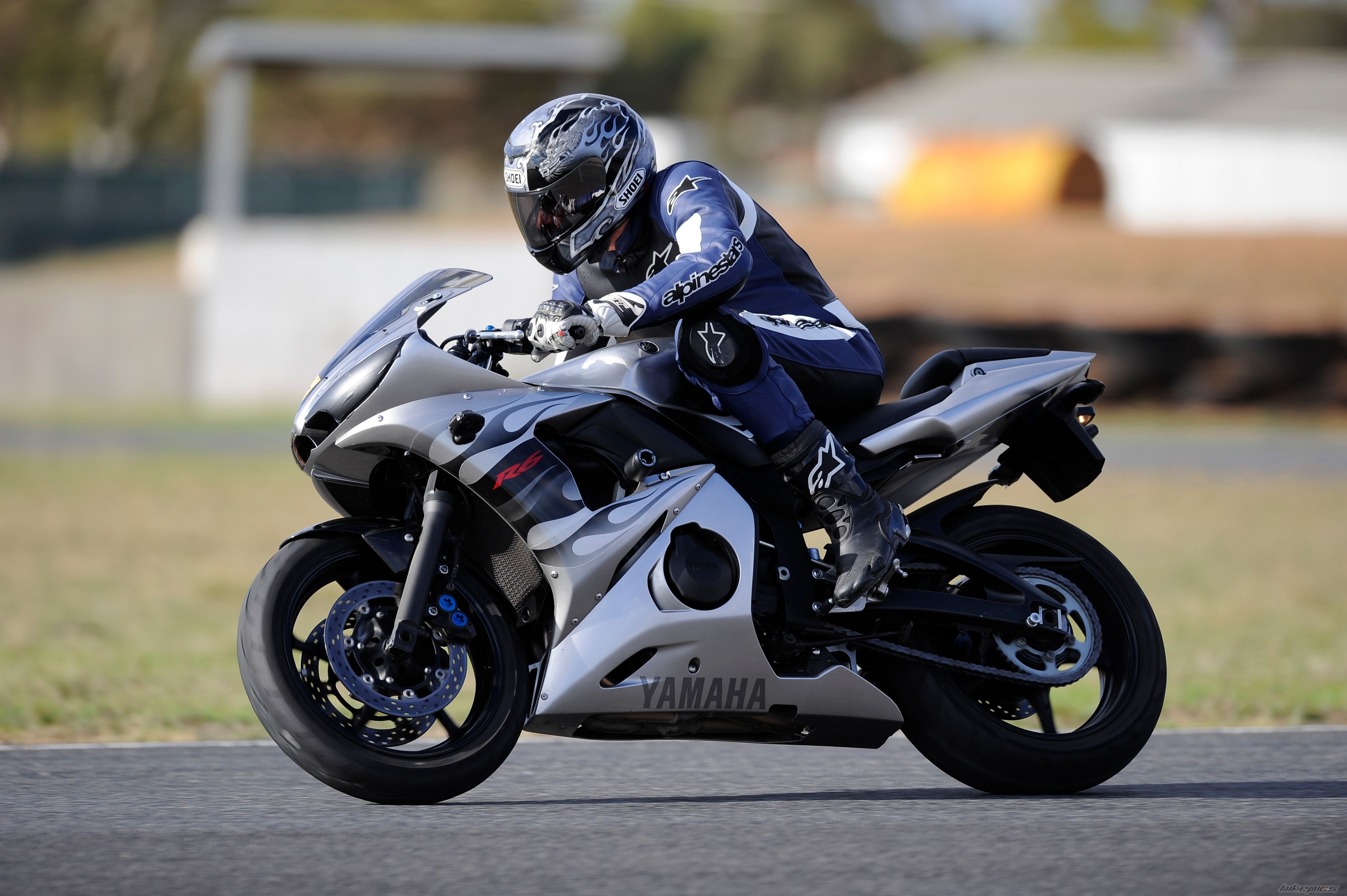 2004 YAMAHA YZF R6 | Picture 1779127 motorcycle photo