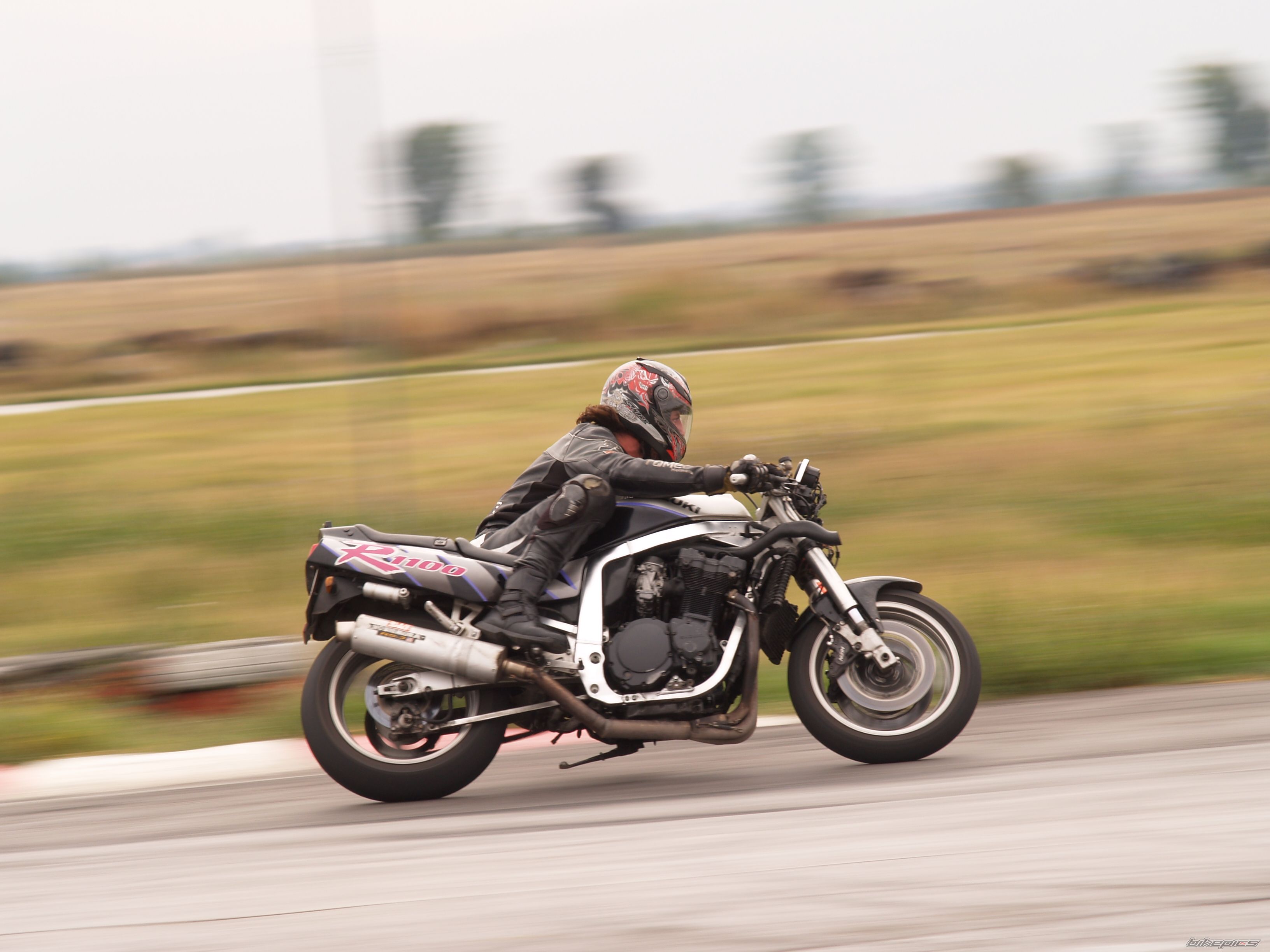 1992 SUZUKI GSX R 1100 | Picture 1779372 motorcycle photo