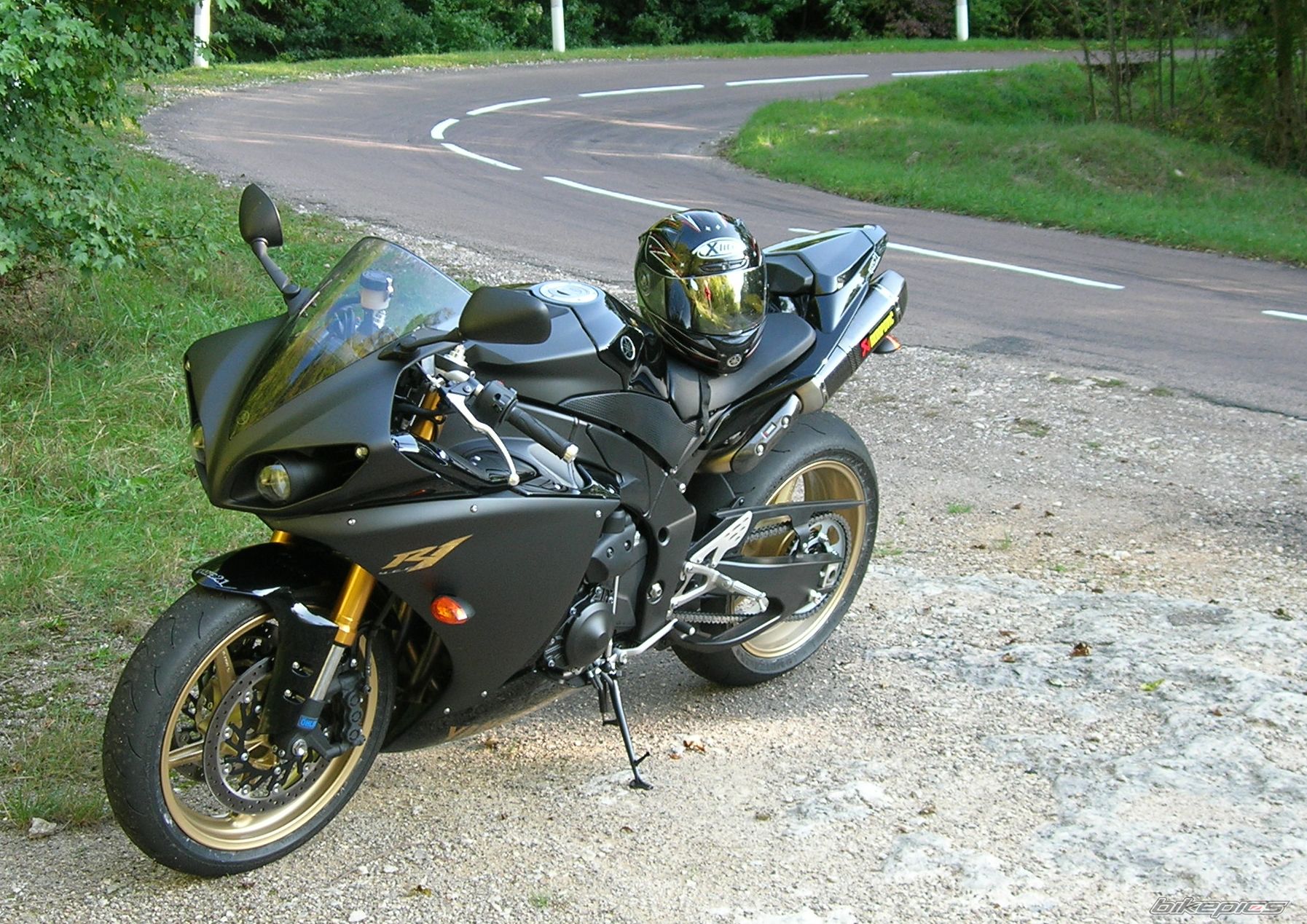 2009 YAMAHA YZF R1 | Picture 1790479 motorcycle photo