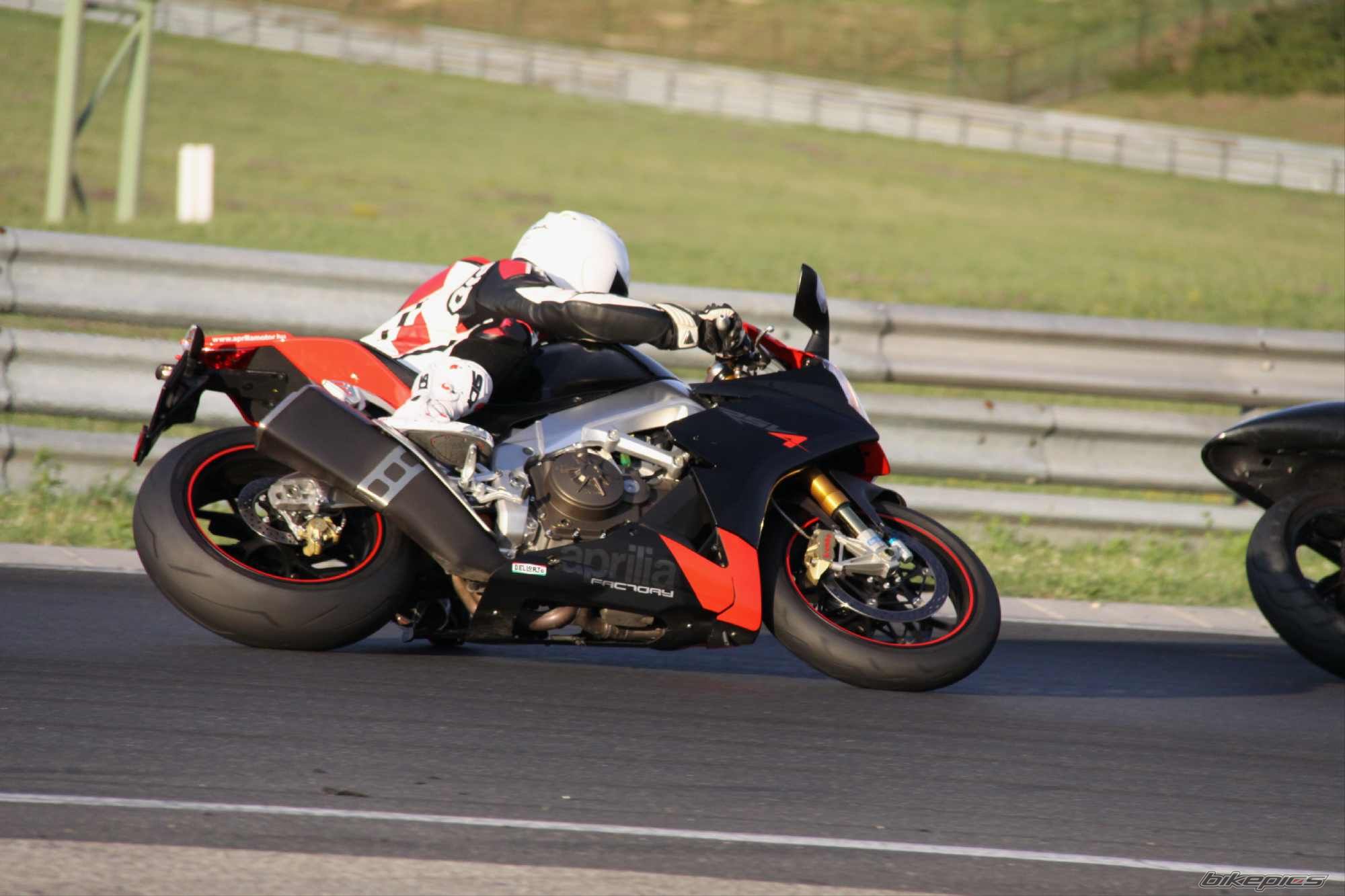 2009 APRILIA RSV 1000R MILLE | Picture 1798842 motorcycle photo